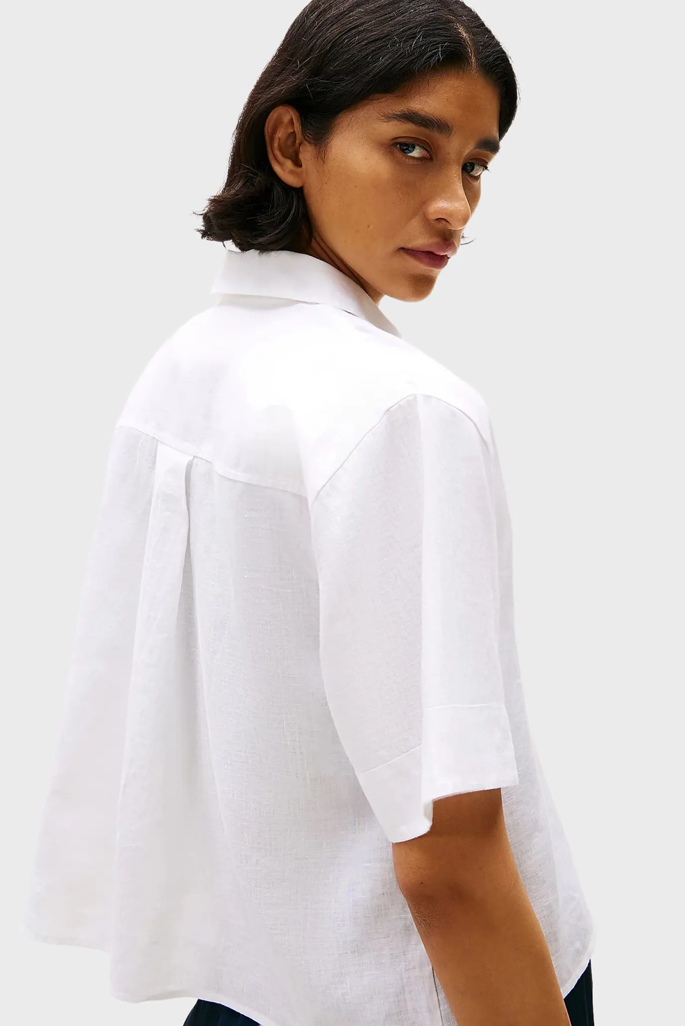 Женская белая льняная рубашка ESS 5