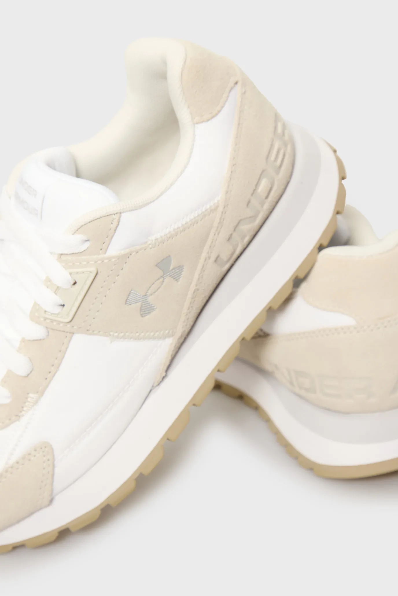 Жіночі білі кросівки UA W Essential Runner 2