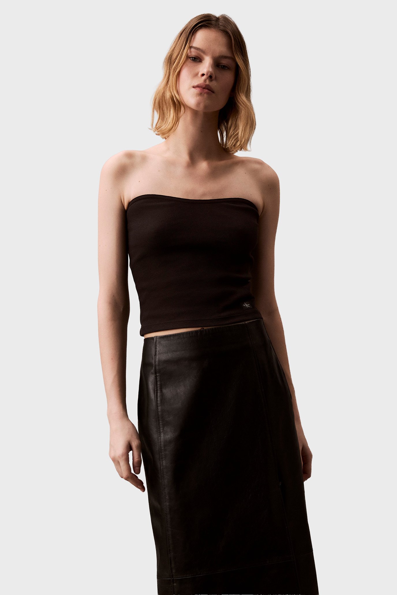 Женский черный топ SLEEVELESS Черный XS Calvin Klein Jeans J20J225310 Женский черный топ SLEEVELESS Черный XS Calvin Klein Jeans J20J225310