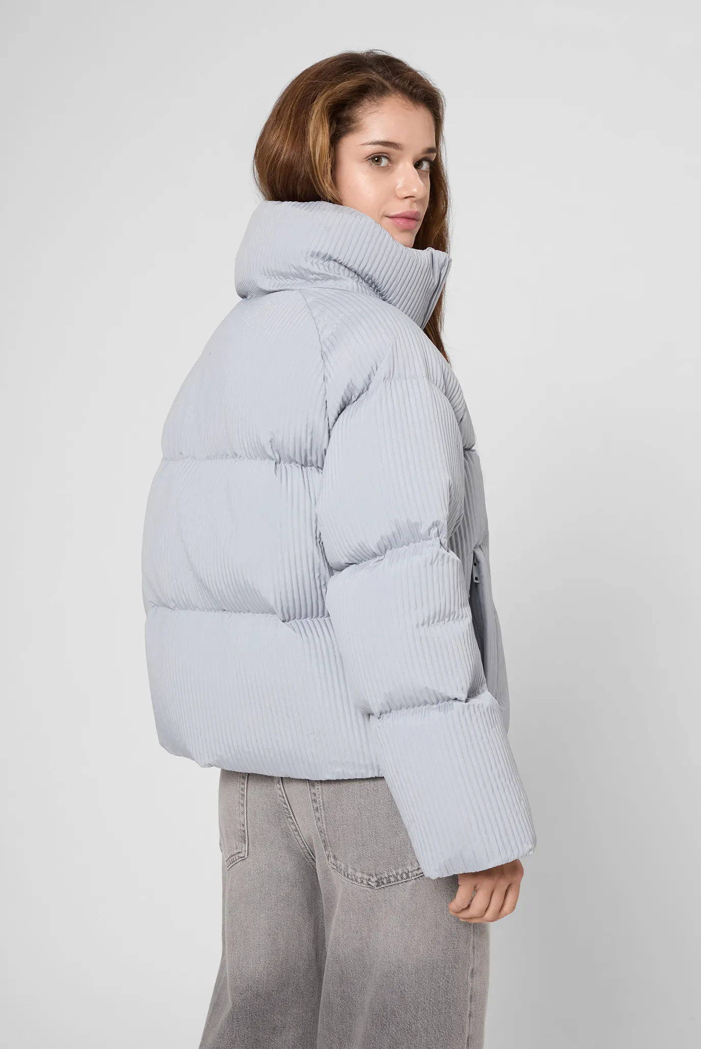 Женский голубой пуховик 4