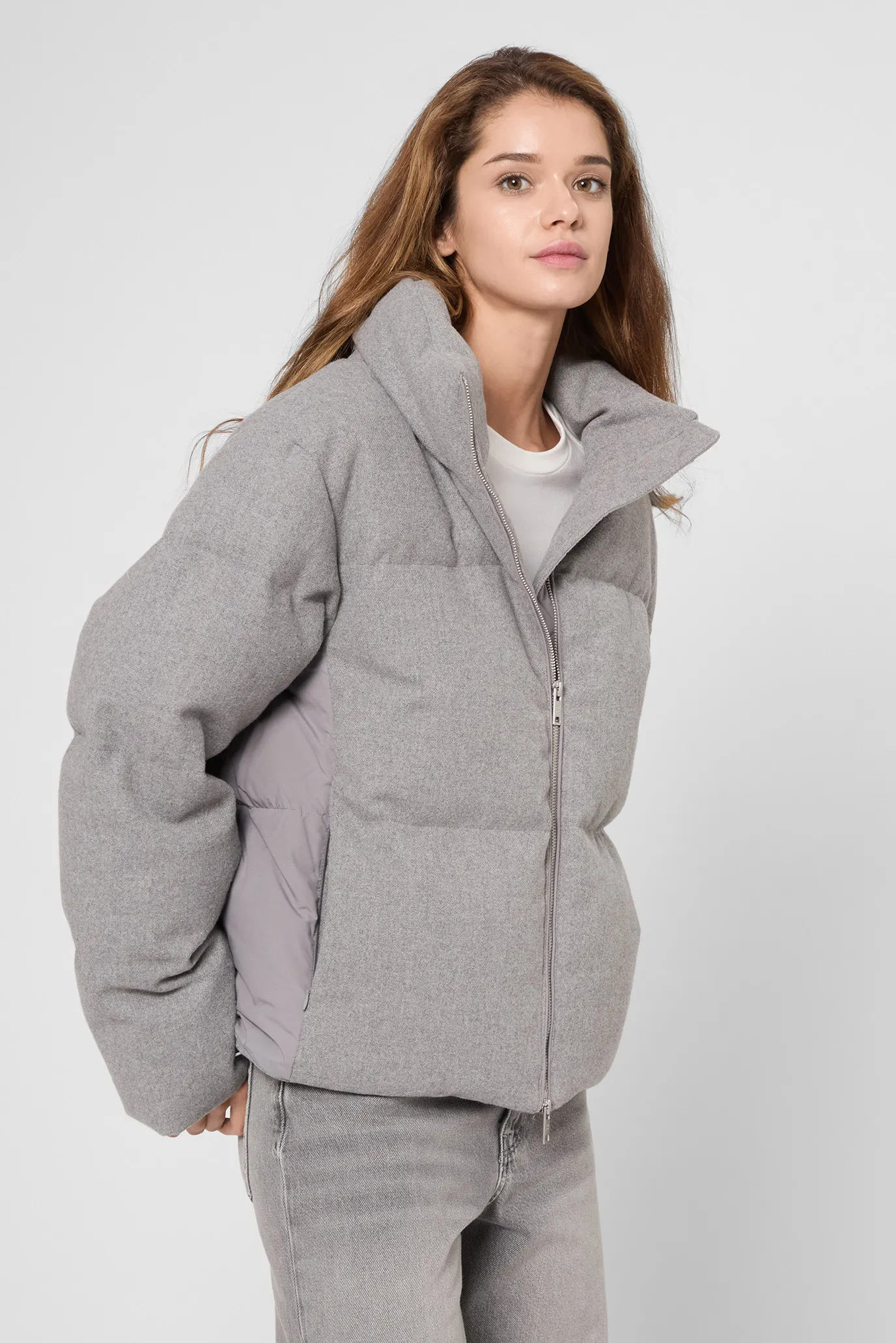 Женский серый пуховик 3
