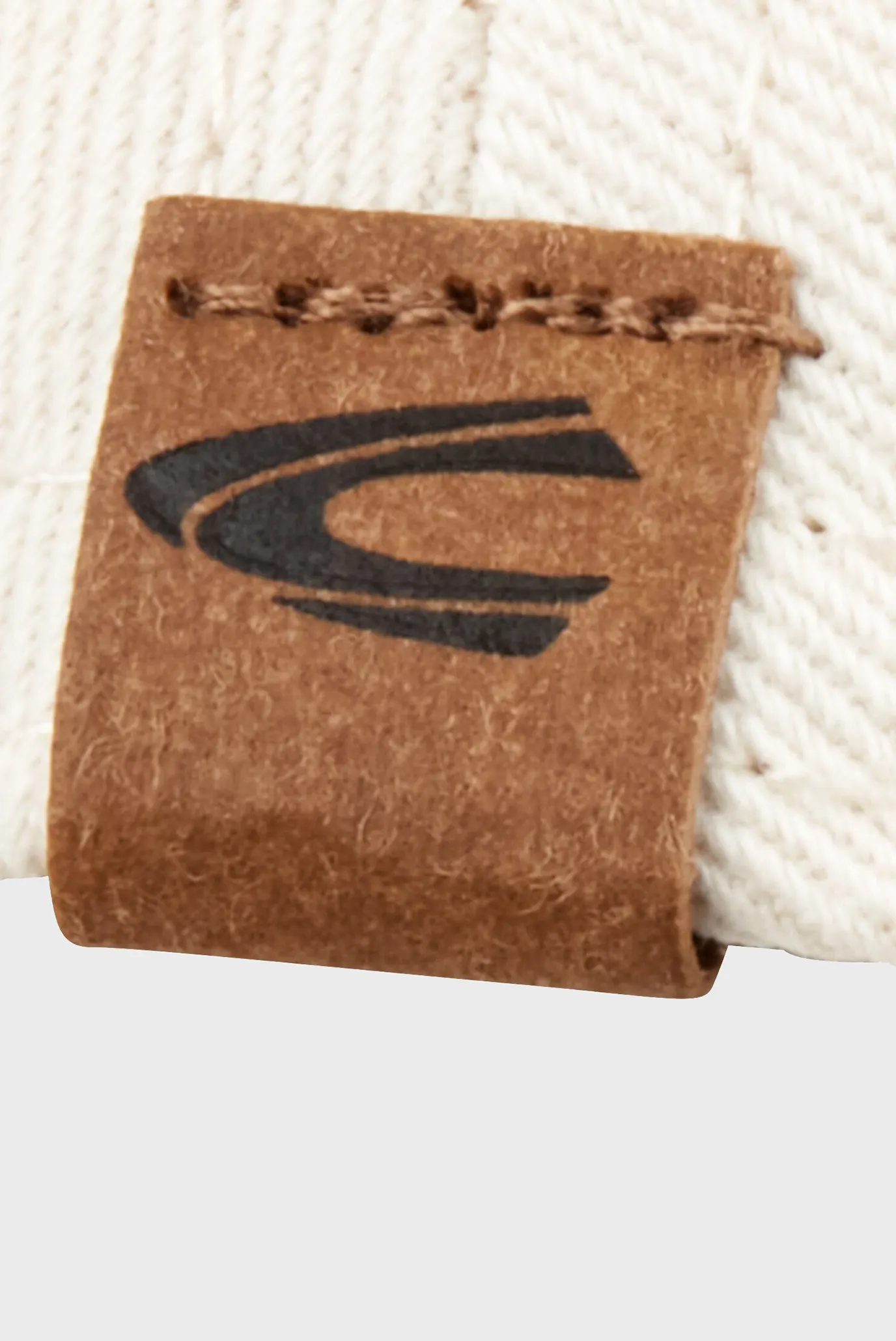 Женская белая кепка 4