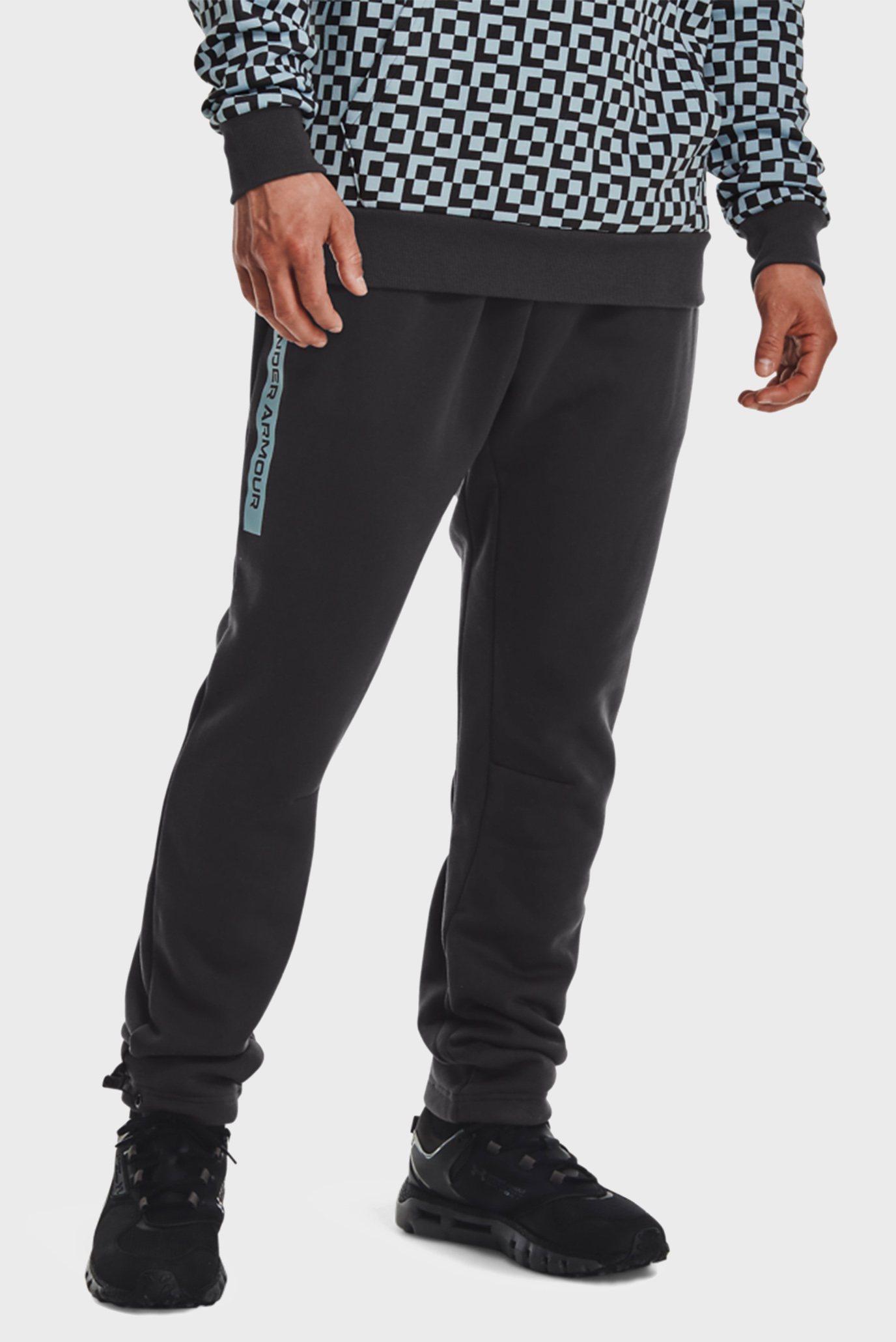 Чоловічі темно-сірі спортивні штани UA DNA PANT 1