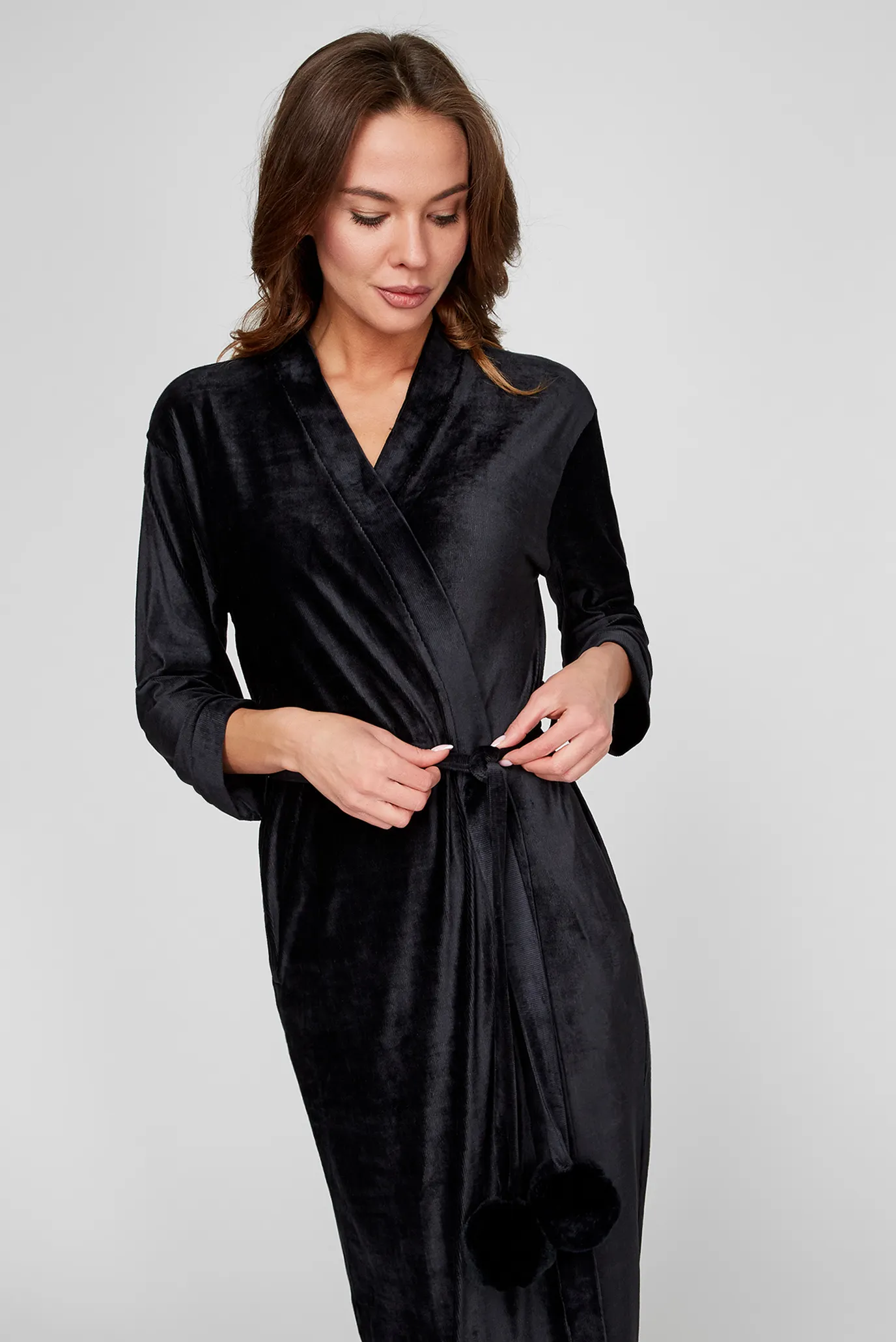 Жіночий чорний велюровий халат 2