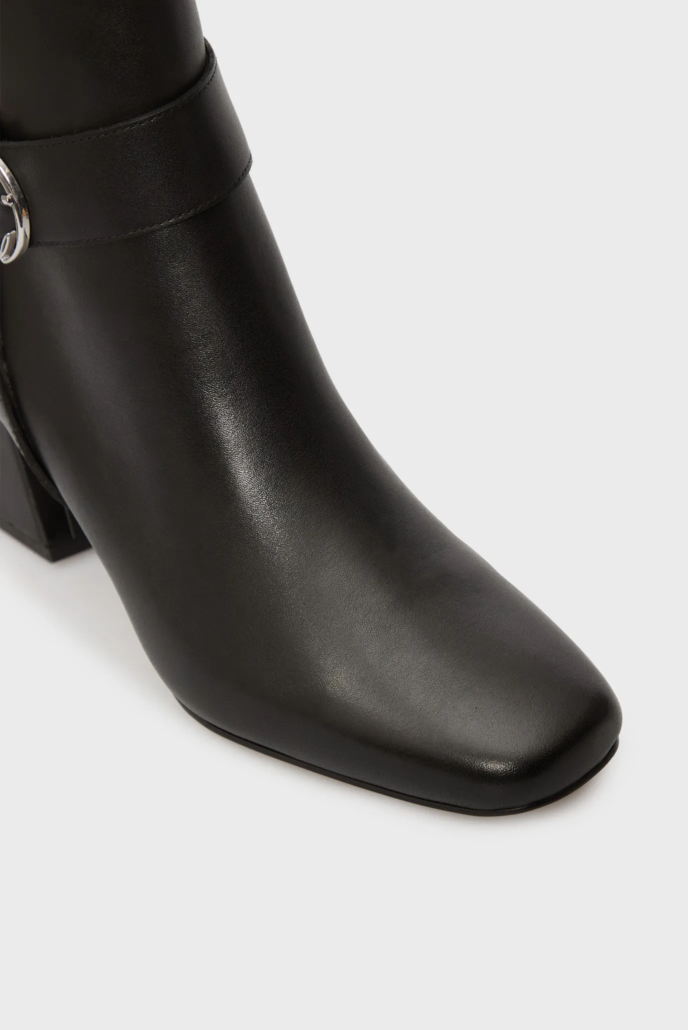 Женские черные кожаные ботильоны BEATA 2