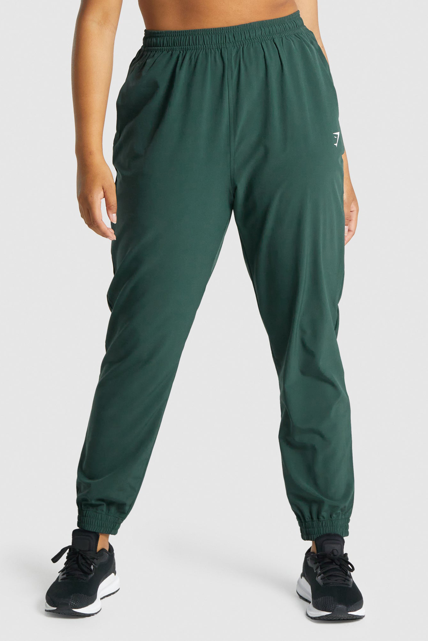 Женские зеленые спортивные брюки Training Woven 1