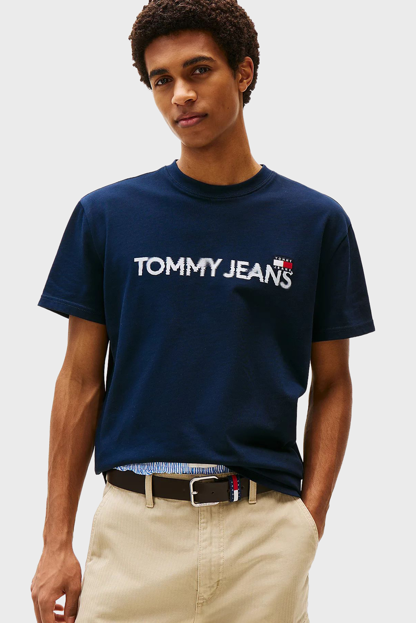 Мужская темно-синяя футболка REG BADGE PLAY Синий XXL Tommy Jeans DM0DM21585 Мужская темно-синяя футболка REG BADGE PLAY Синий XXL Tommy Jeans DM0DM21585