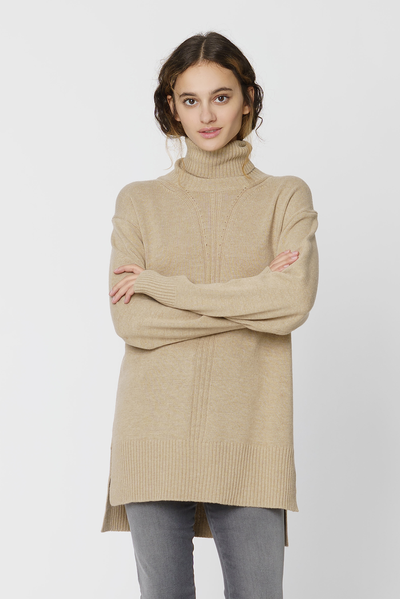 Жіночий бежевий светр 1