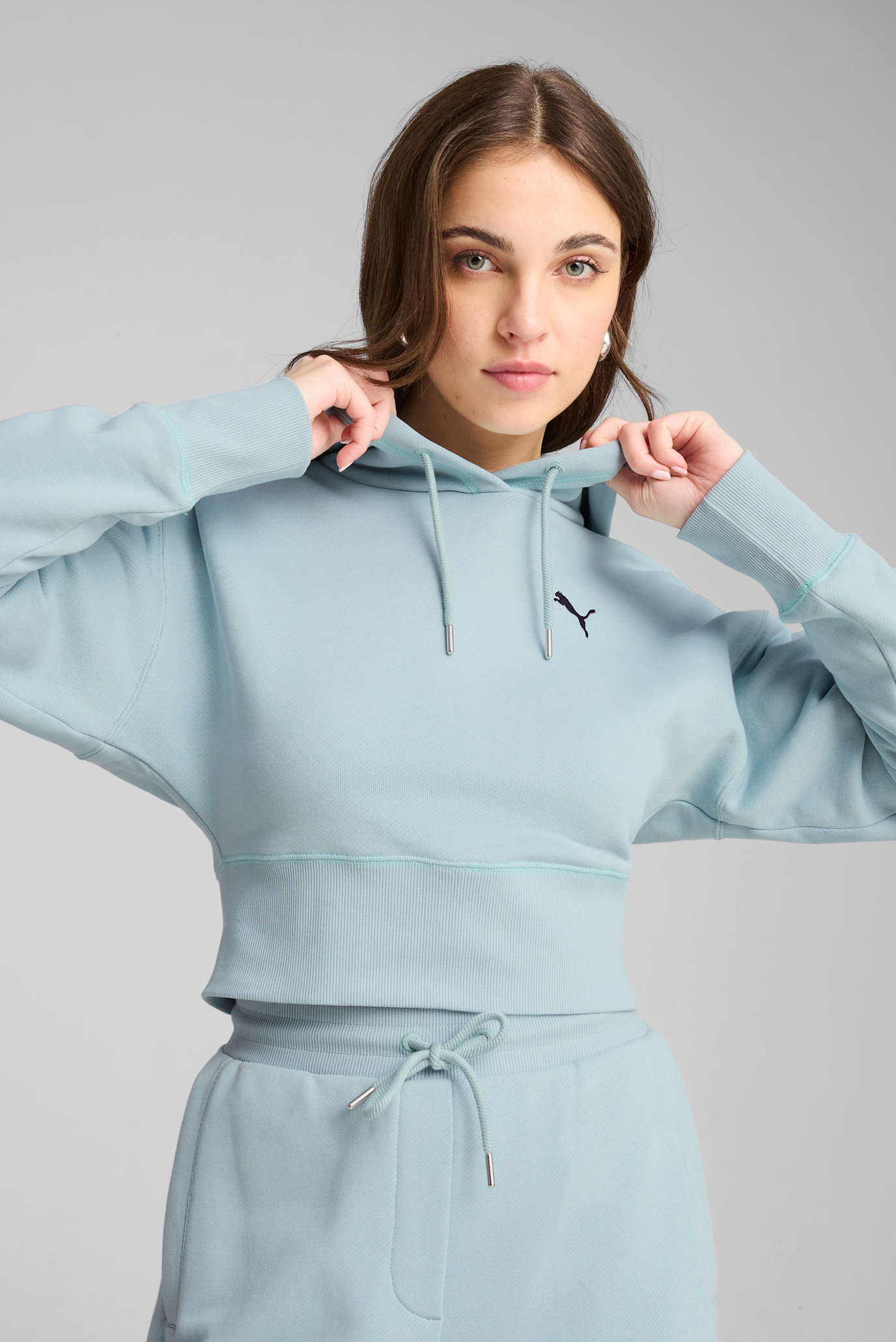 Женское мятное худи PREMIUM ESS Relaxed Graphic Hoodie Women 1