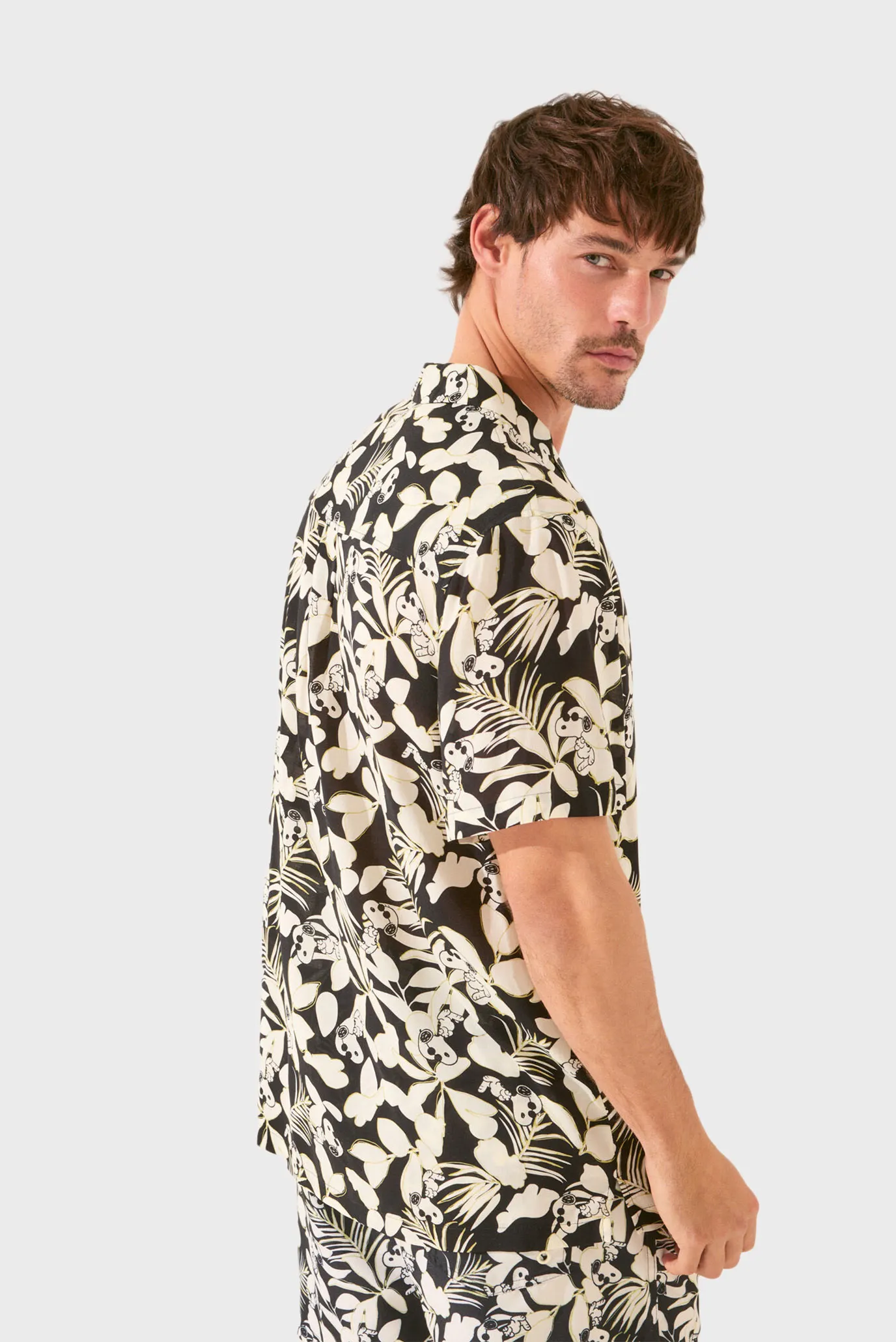 Чоловіча сорочка з візерунком Snoopy 4