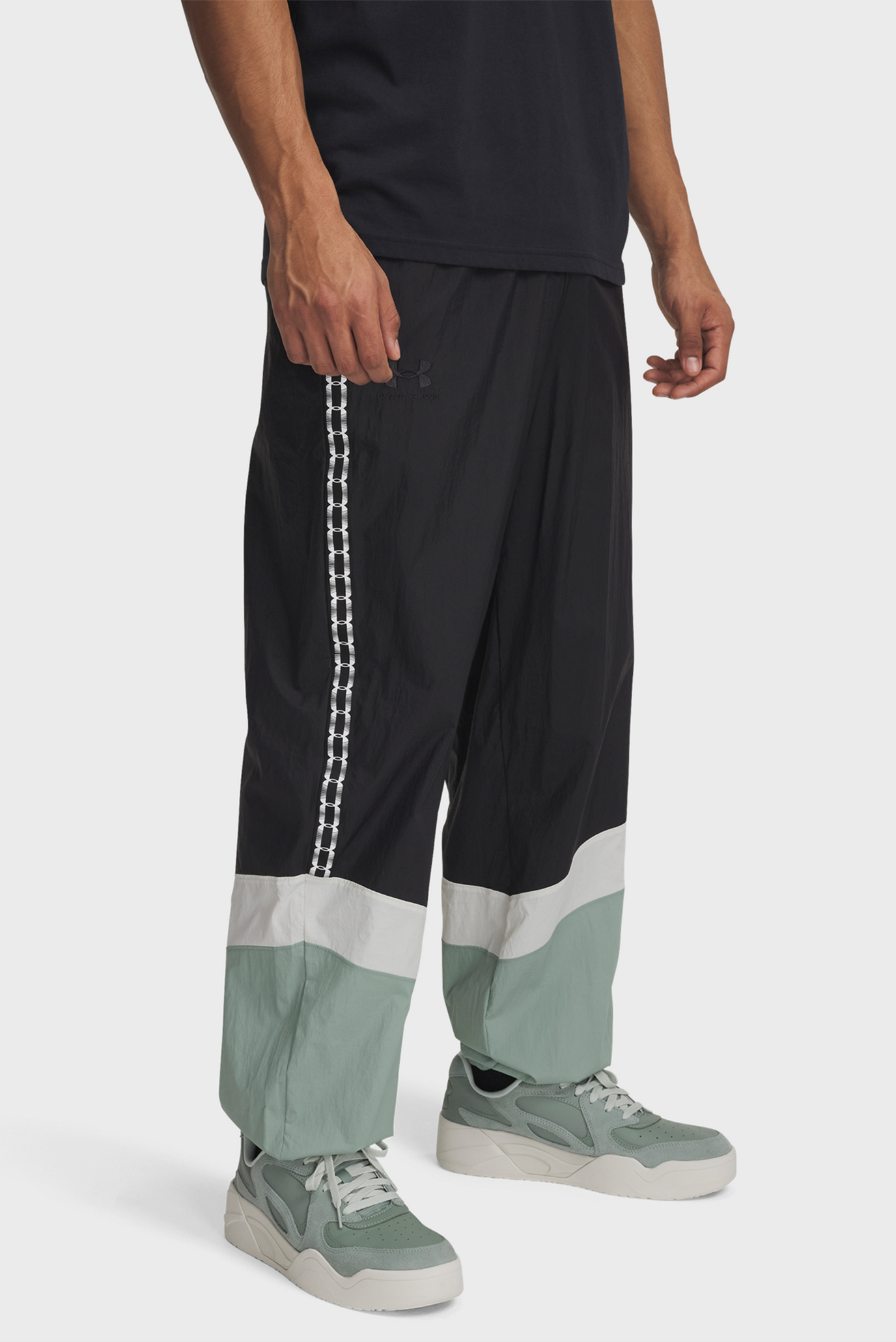 Чоловічі чорні спортивні штани UA M's 96 Terrace Pant 1