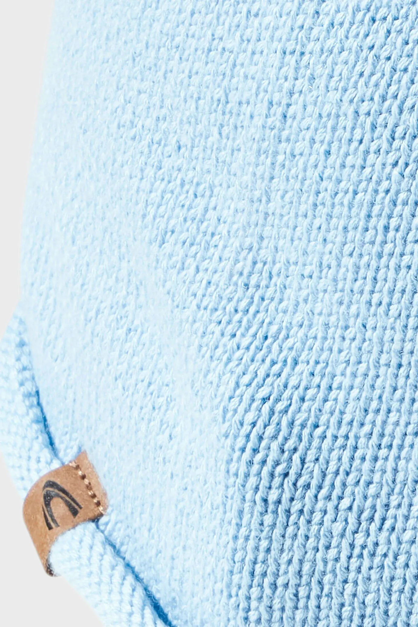 Женская голубая шапка Beanie 4