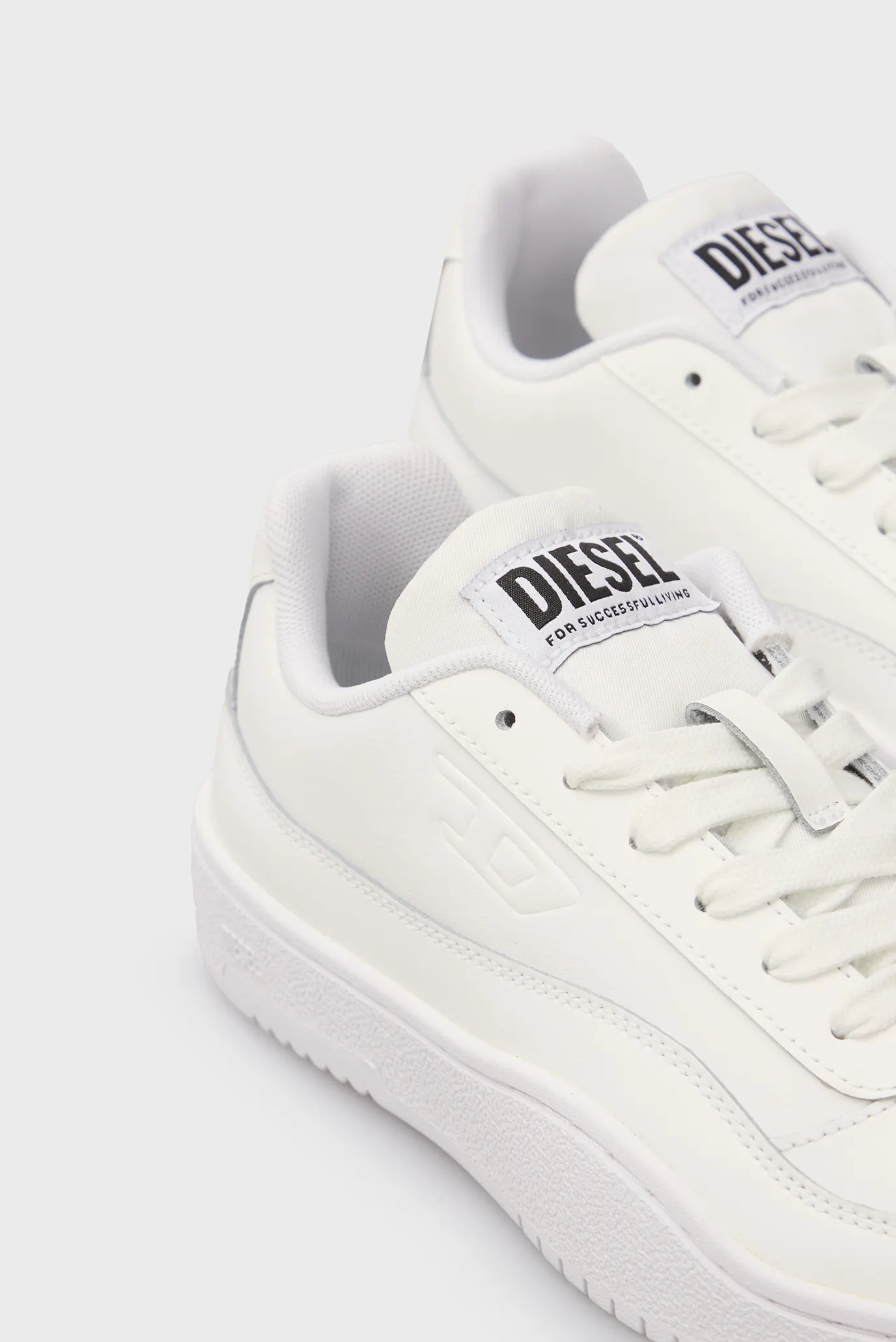 Жіночі білі шкіряні снікерси S-TRACKER-D LOW W 2