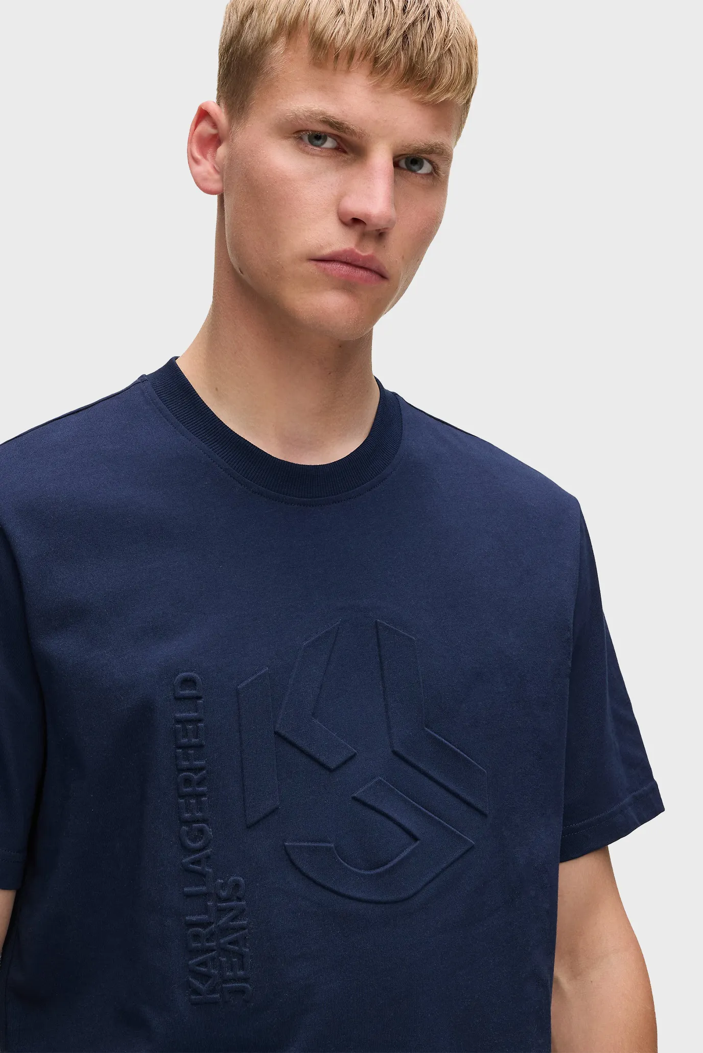 Чоловіча темно-синя футболка embossed 4