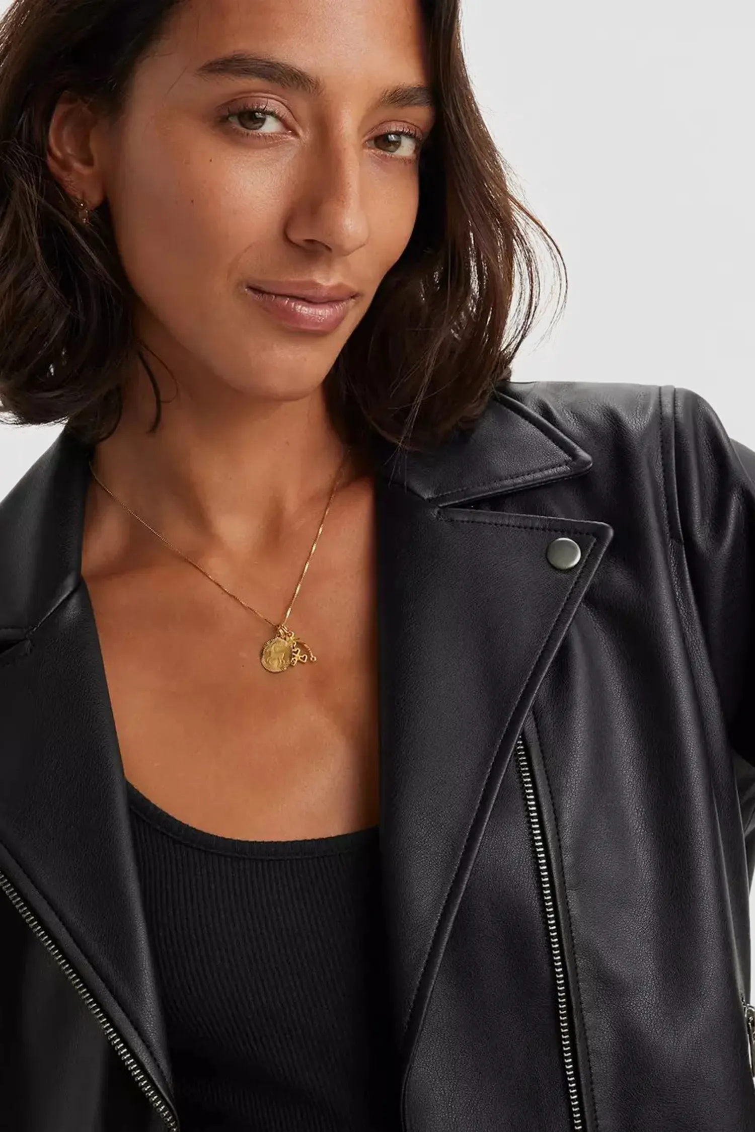 Женская черная косуха 4