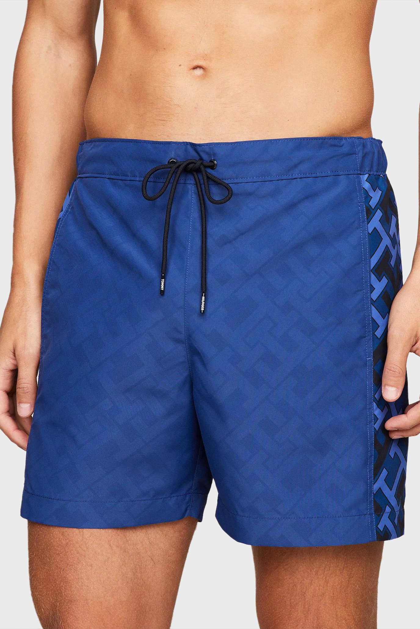 Мужские темно-синие плавательные шорты с узором MEDIUM DRAWSTRING PRINT Синий S Tommy Hilfiger UM0UM03211 Мужские темно-синие плавательные шорты с узором MEDIUM DRAWSTRING PRINT Синий S Tommy Hilfiger UM0UM03211