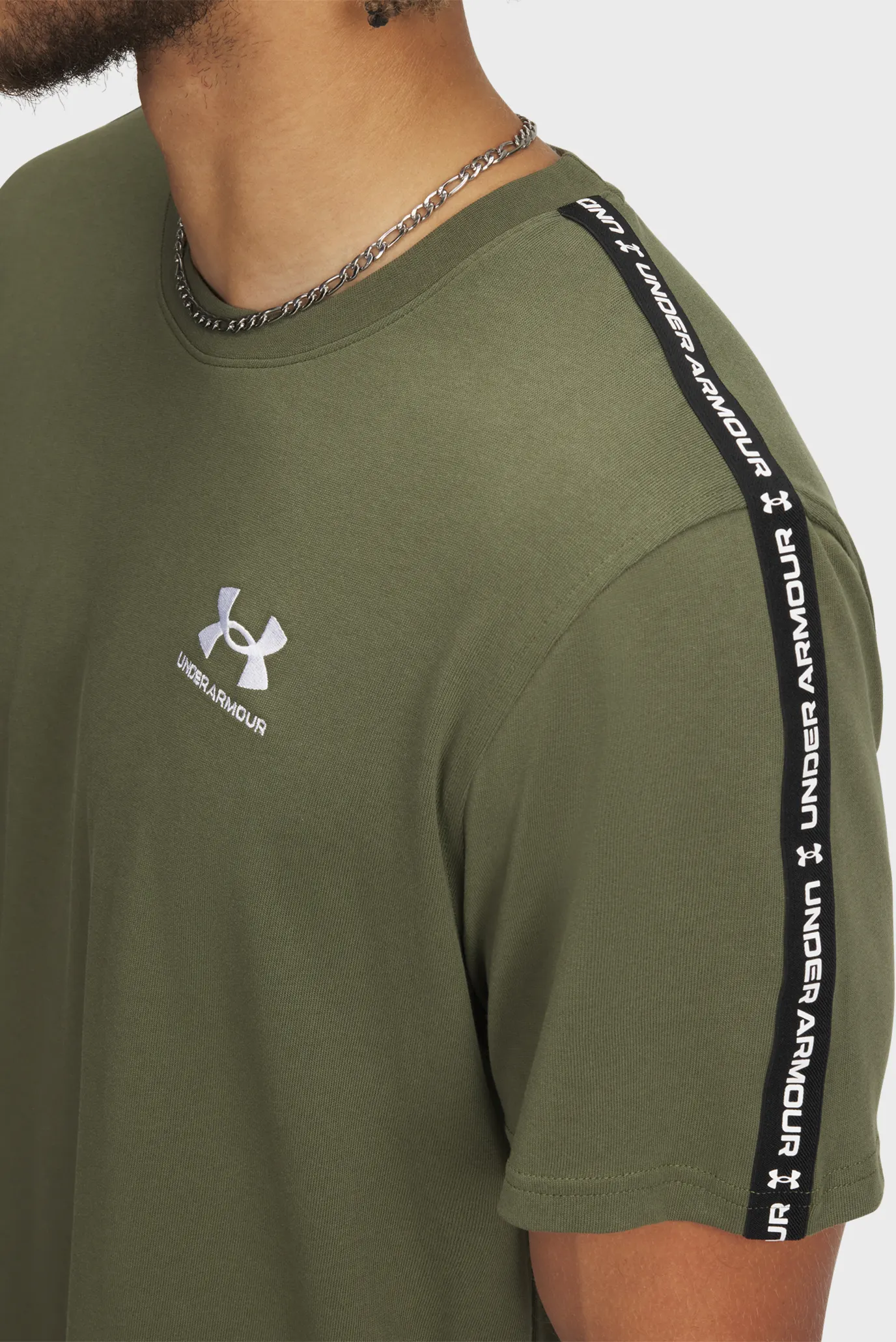 Мужская оливковая футболка UA Icon HWT Tee Taping 2
