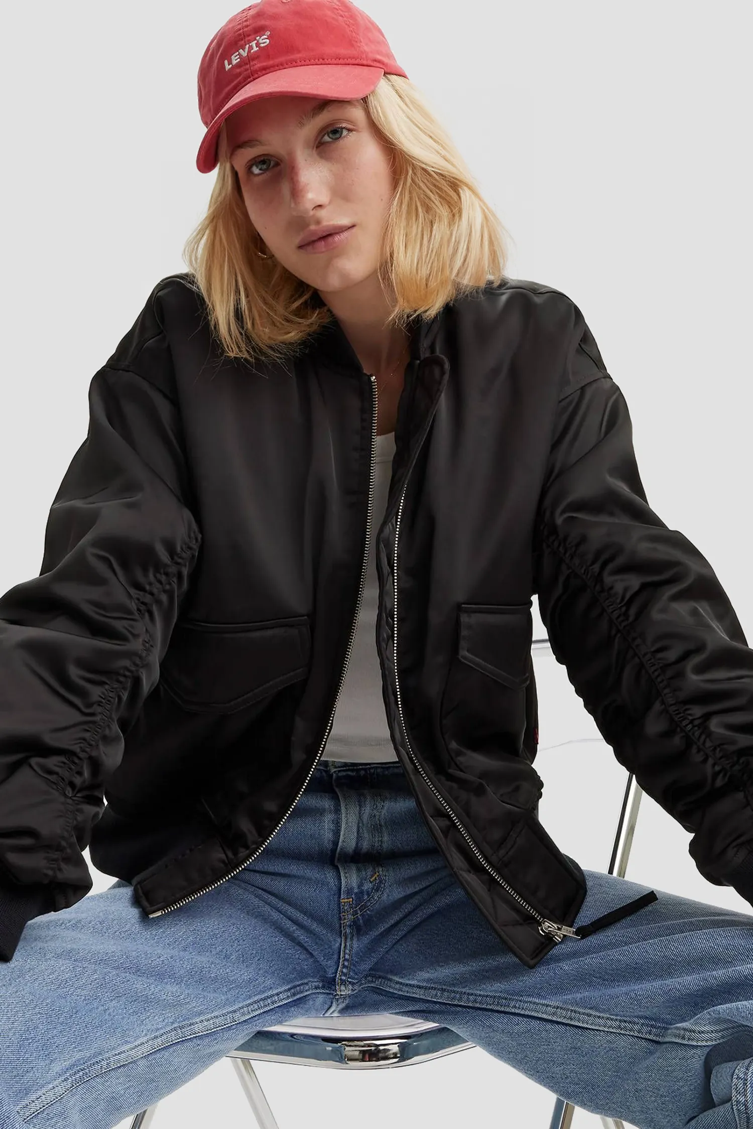 Жіночий чорний бомбер 2