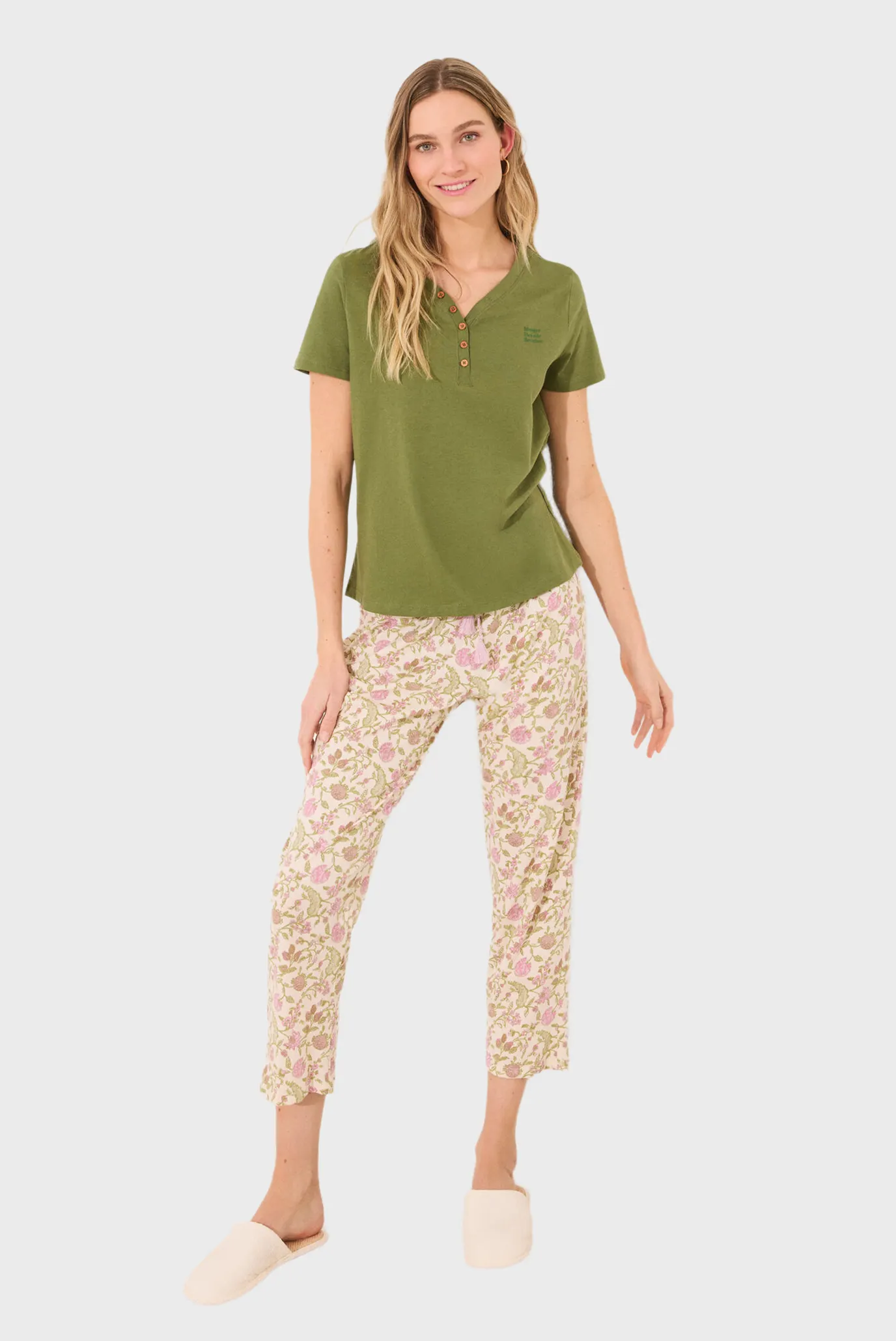 Жіноча зелена футболка 2