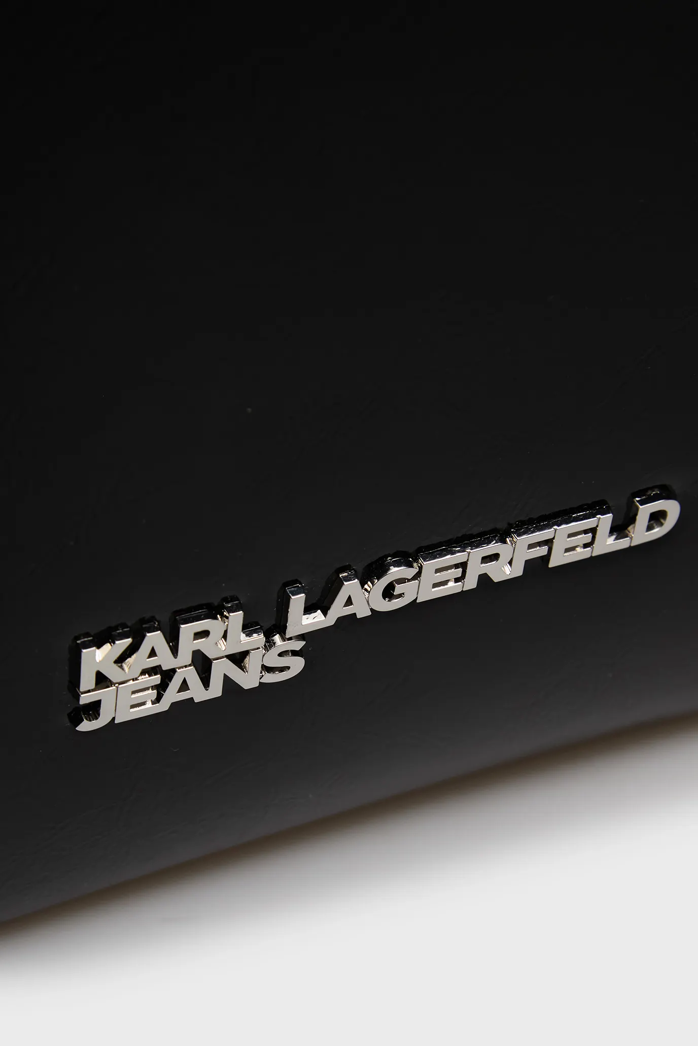 Жіноча чорна сумка metal 2