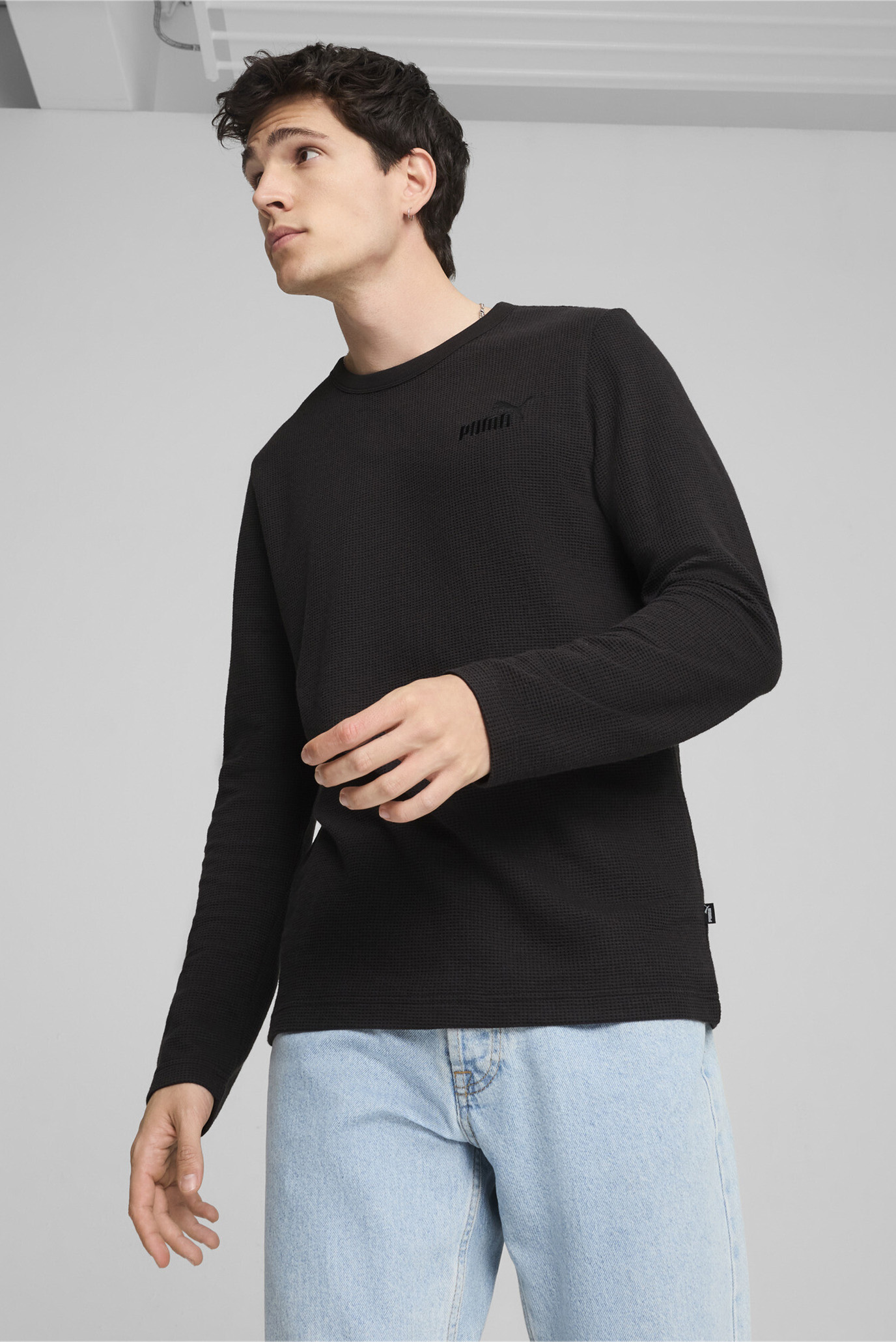 Мужской черный лонгслив ESS ELEVATED Long-Sleeve Tee Men 1