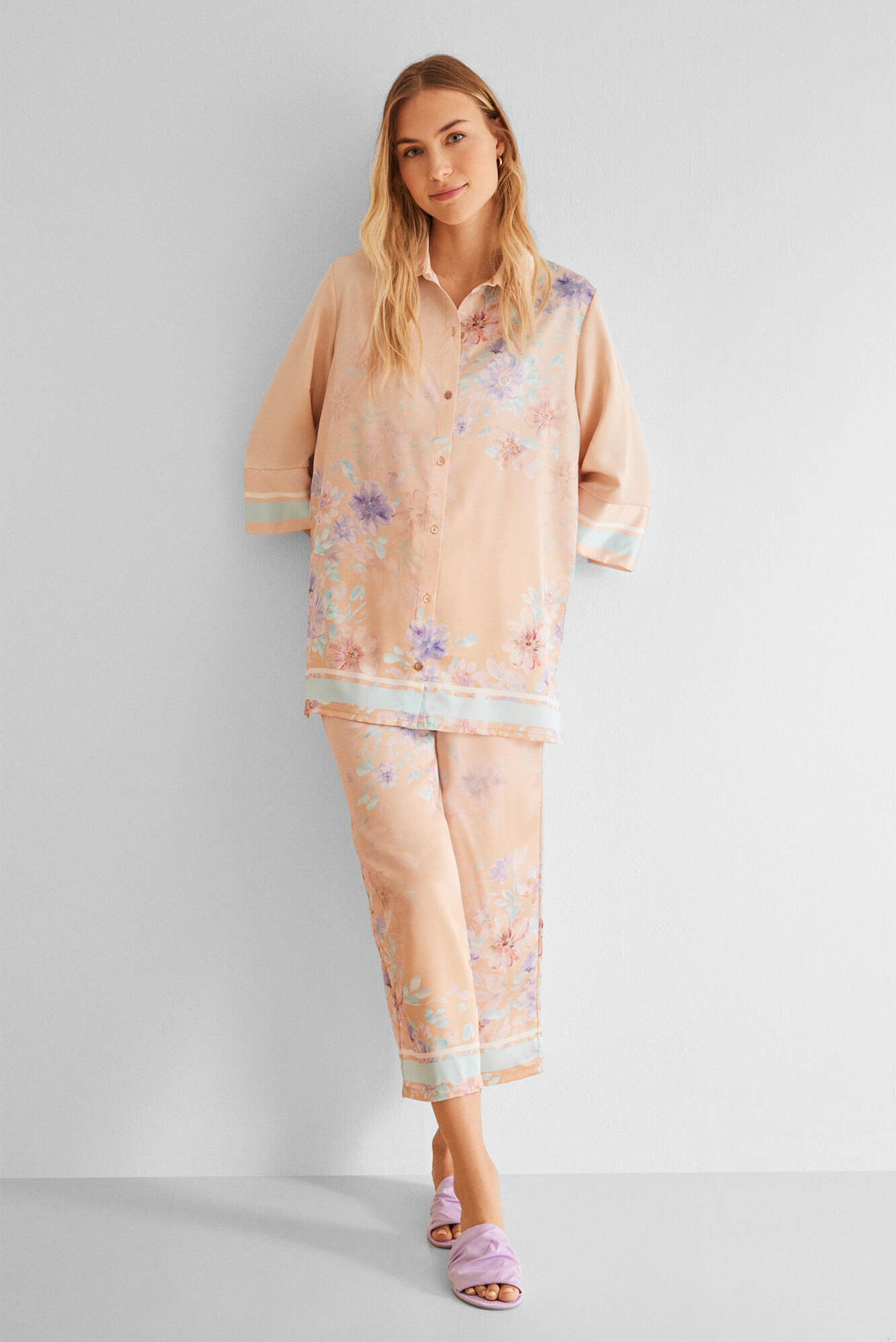 Женская персиковая пижама (рубашка, брюки) 1