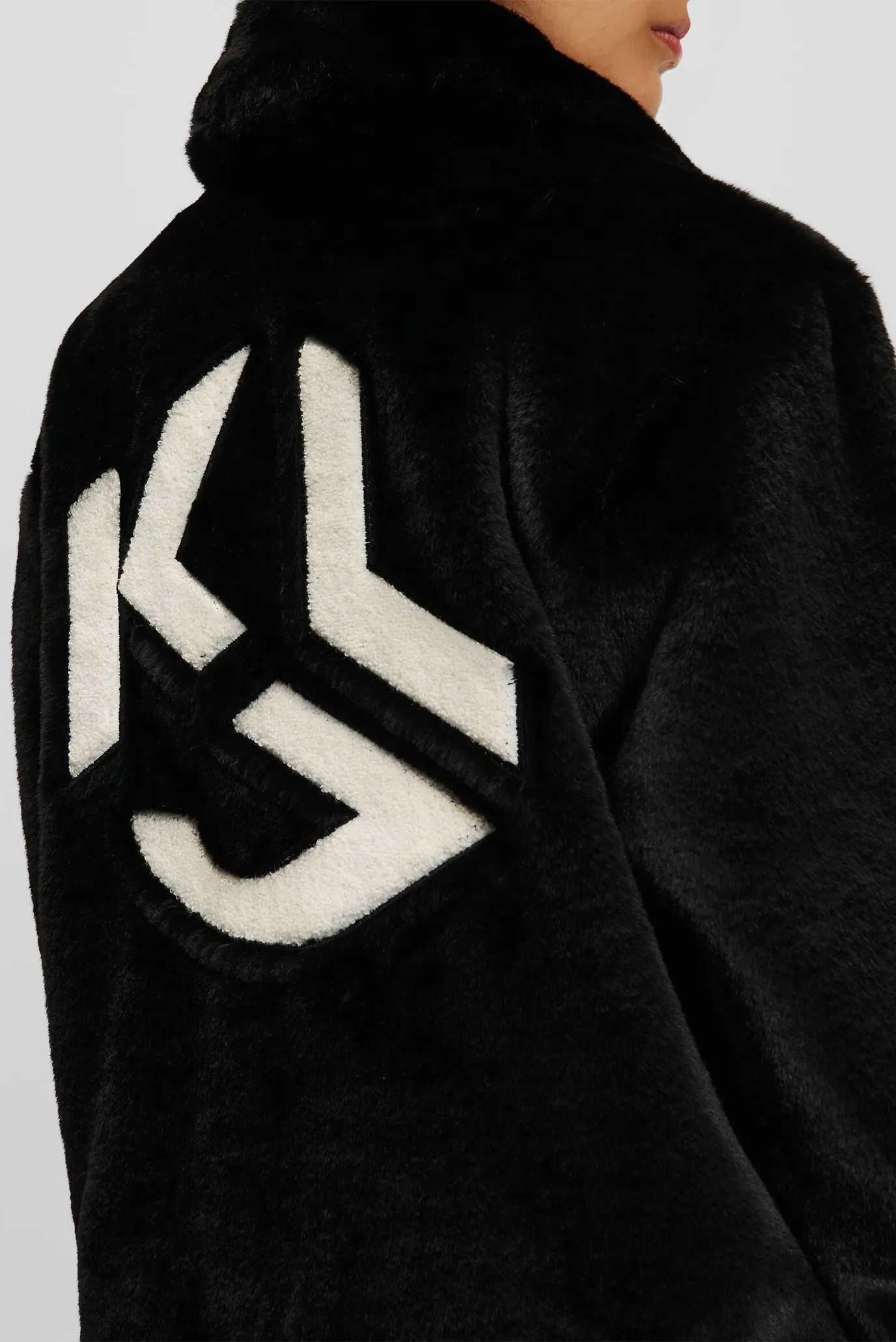 Жіноча чорна шуба 4