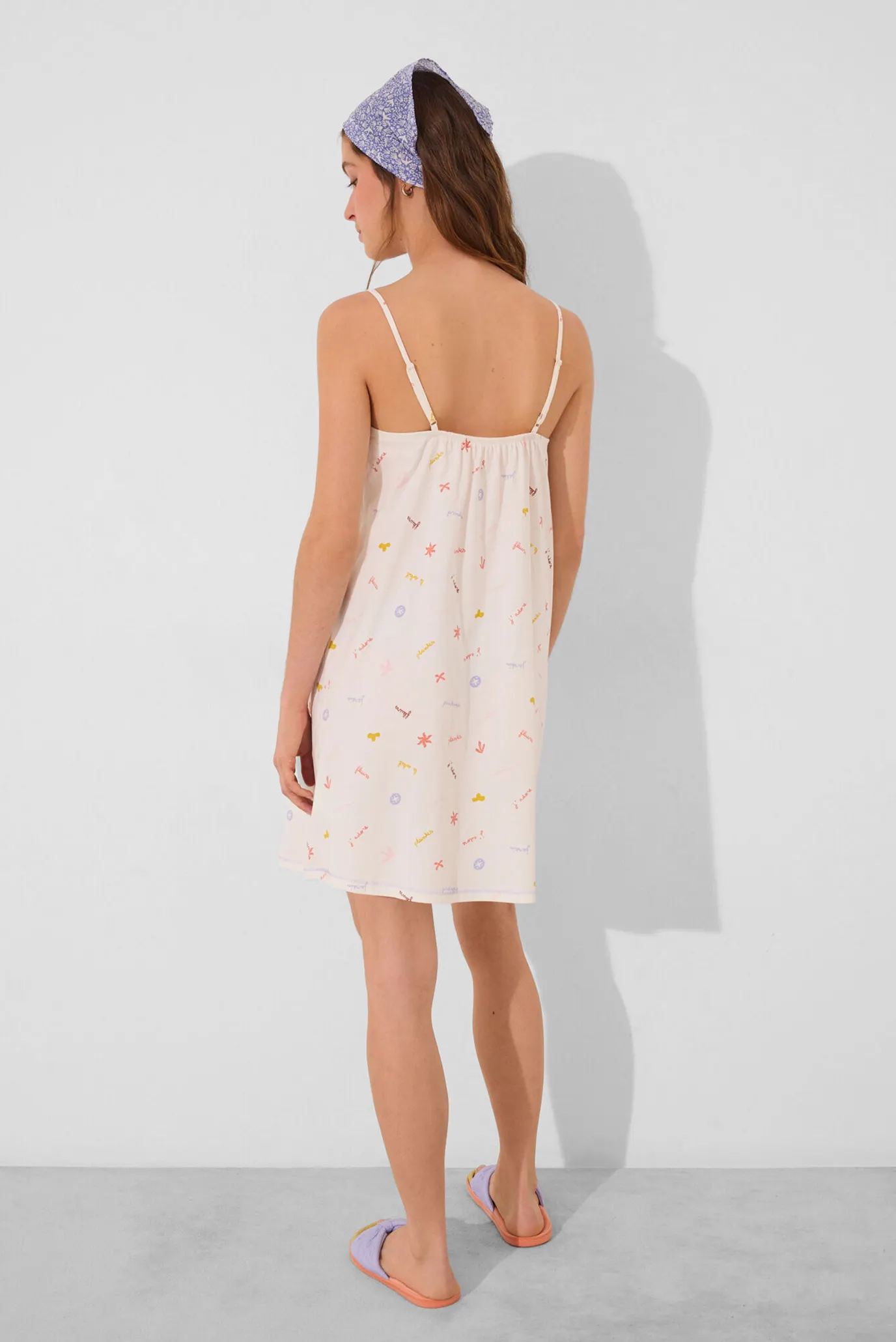 Жіноча біла нічна сорочка з візерунком J´ADORE 3