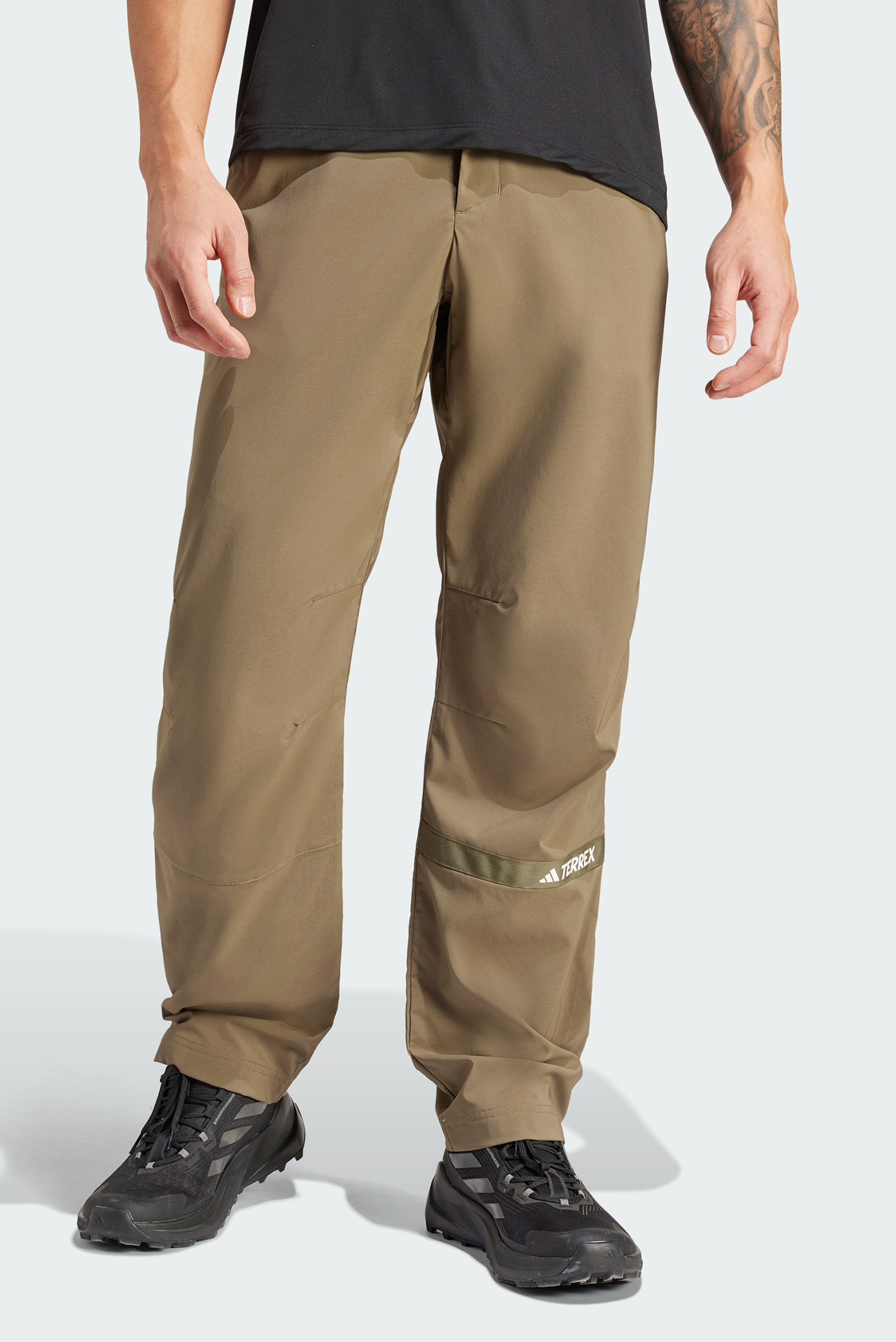 Чоловічі оливкові спортивні штани Terrex Multi Woven 1