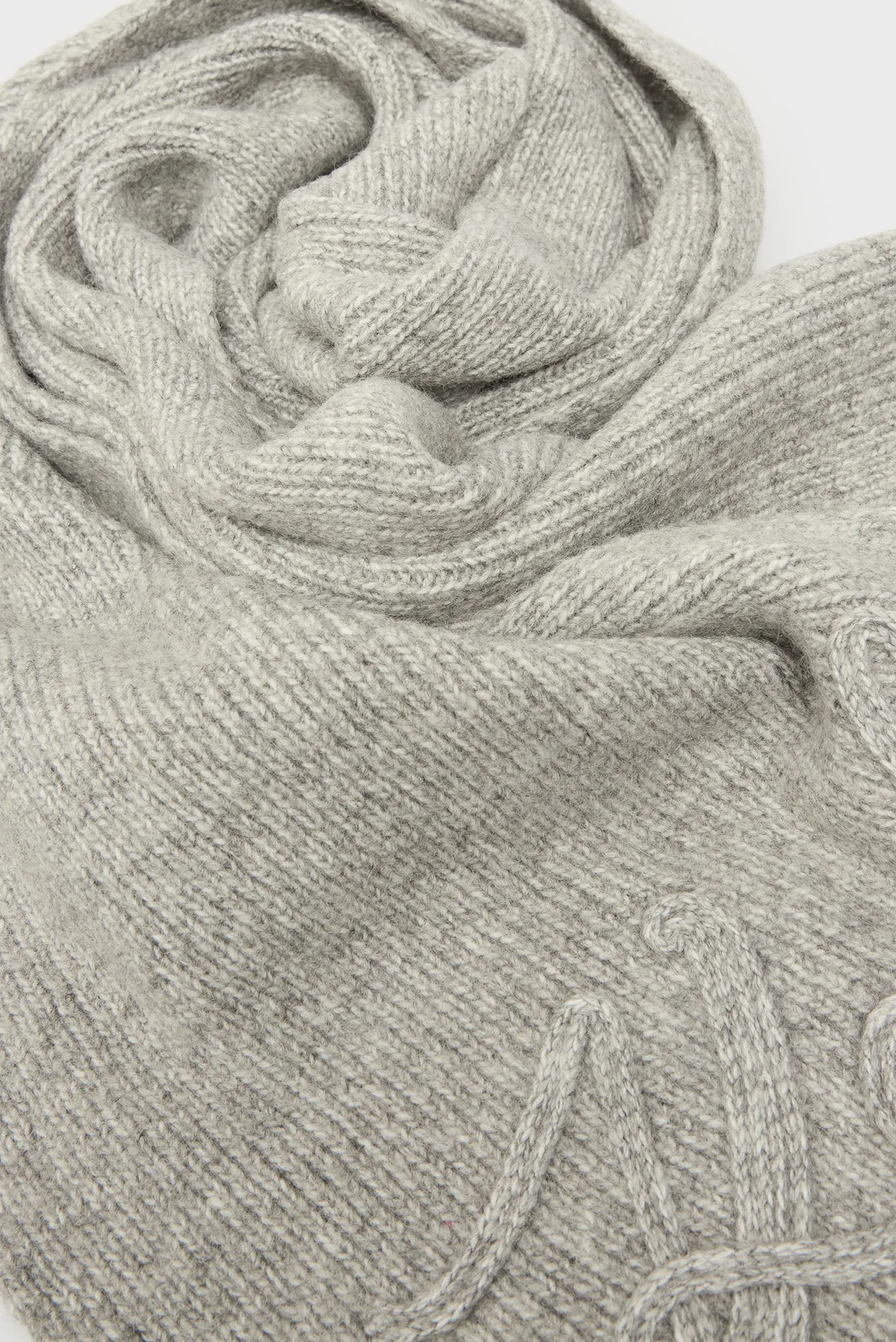 Женский серый шарф crochet 3