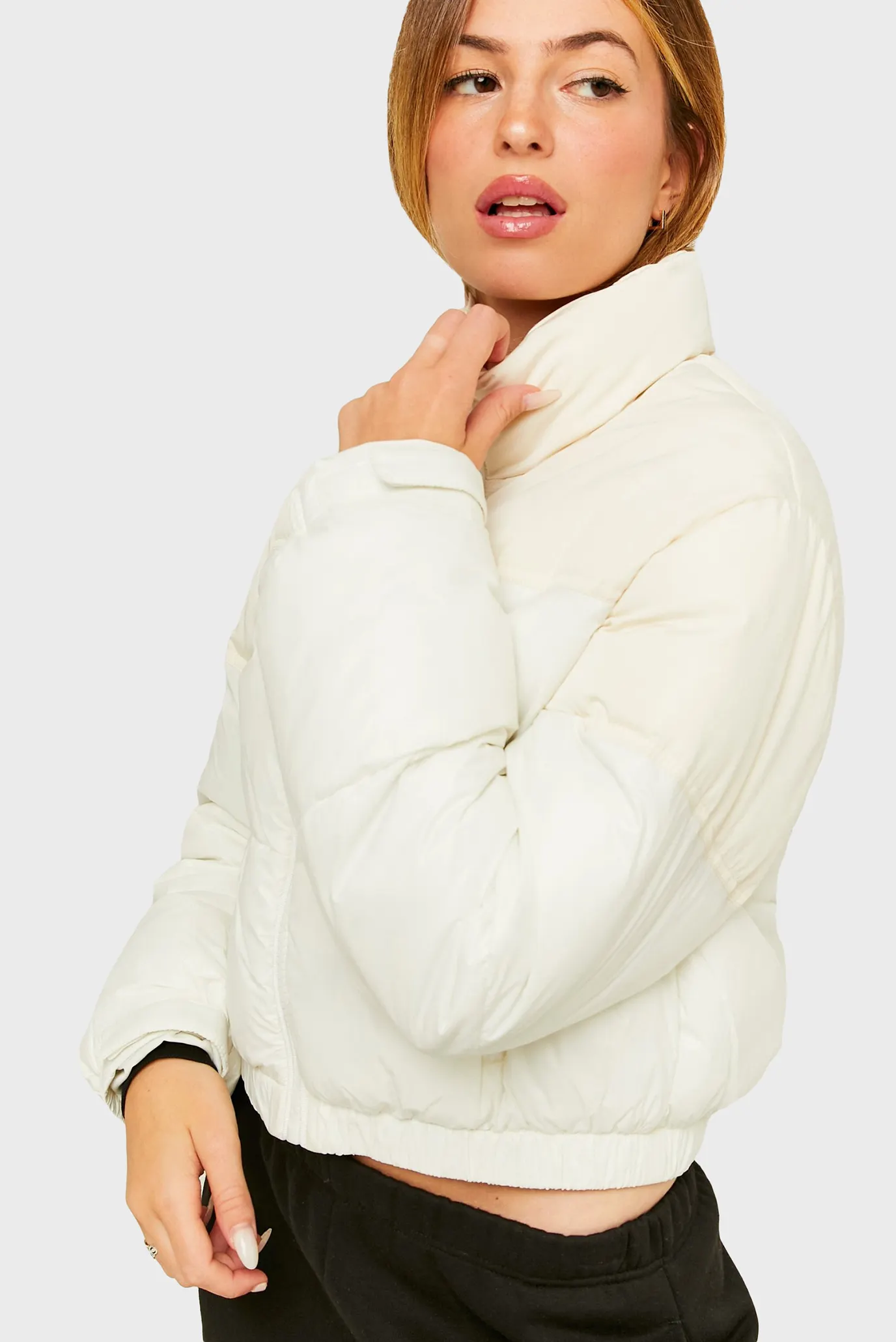 Жіноча біла куртка 3