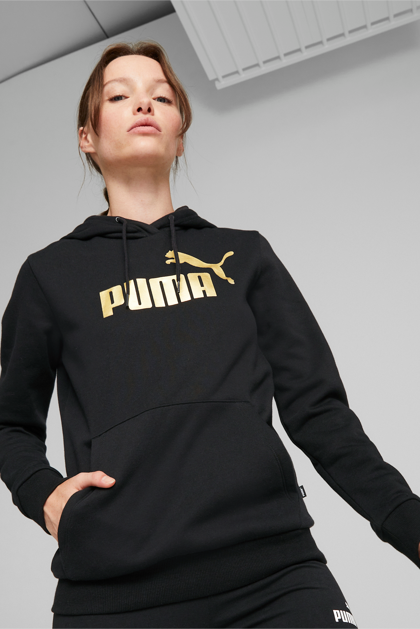 Женское черное худи Essentials+ Metallic Logo Hoodie Women 1