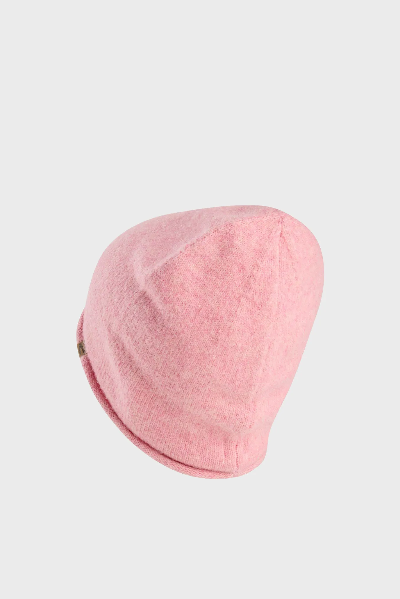 Женская розовая шапка 2