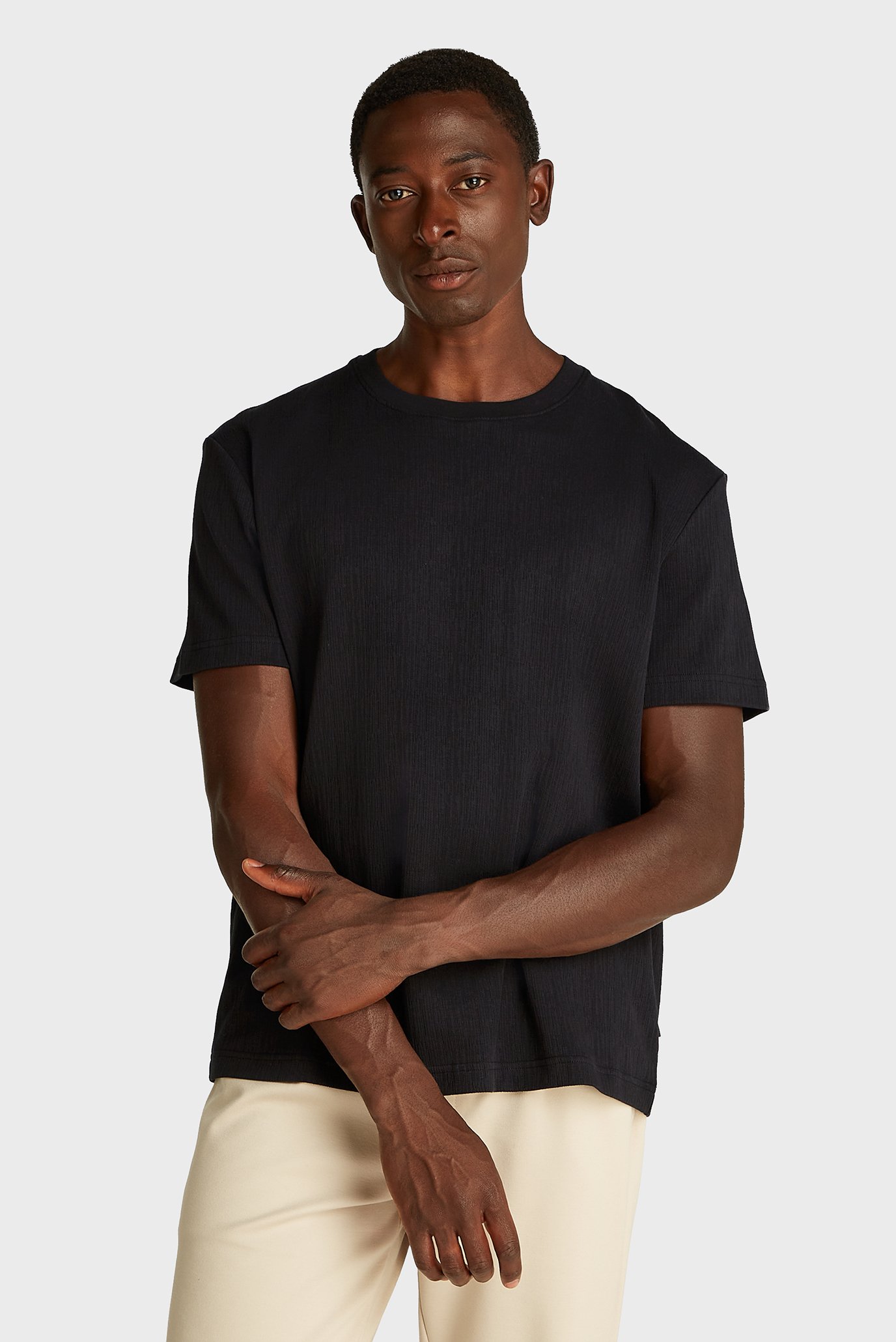 Мужская черная футболка TEXTURED Черный S Calvin Klein K10K114171 Мужская черная футболка TEXTURED Черный S Calvin Klein K10K114171