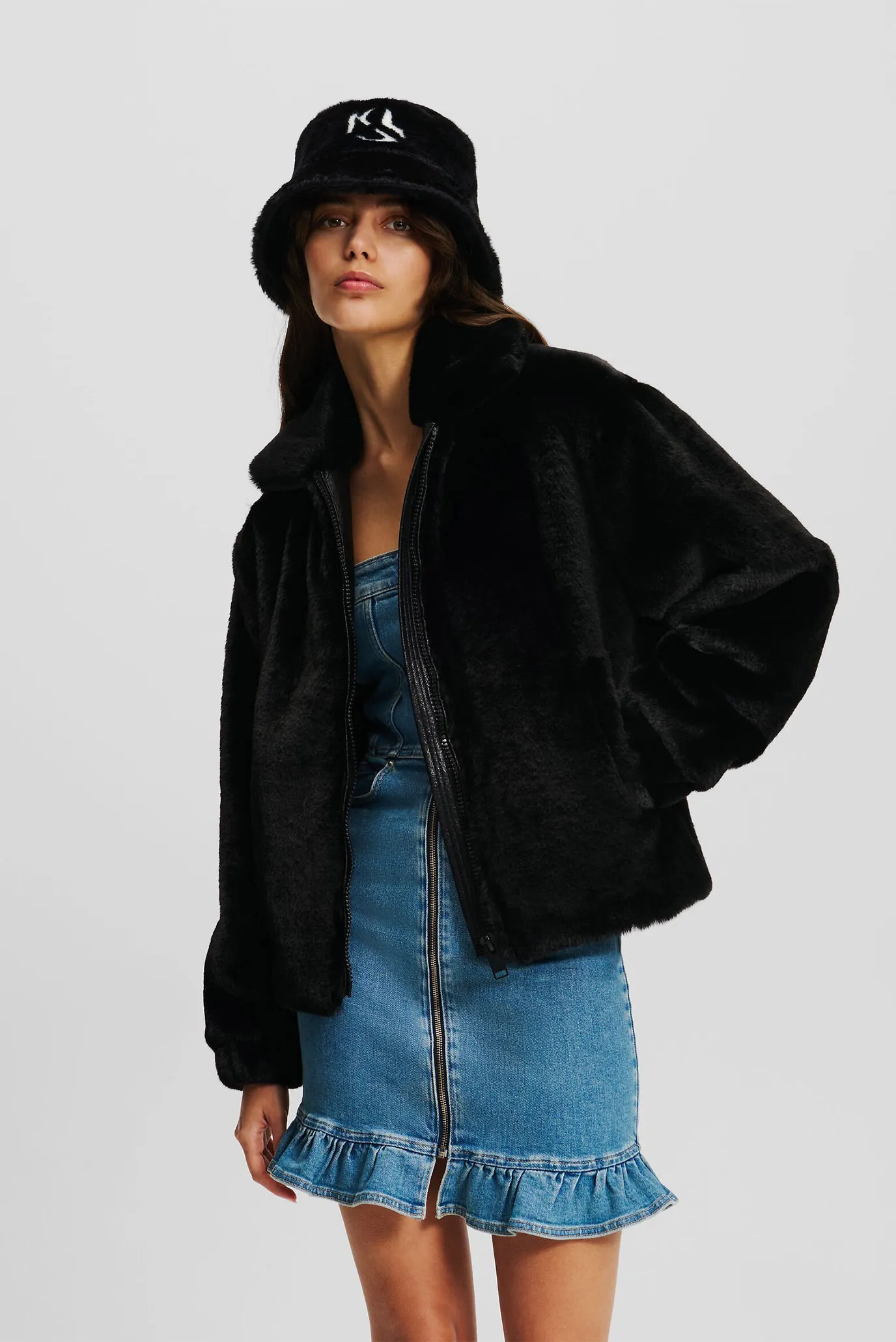 Жіноча чорна шуба 2