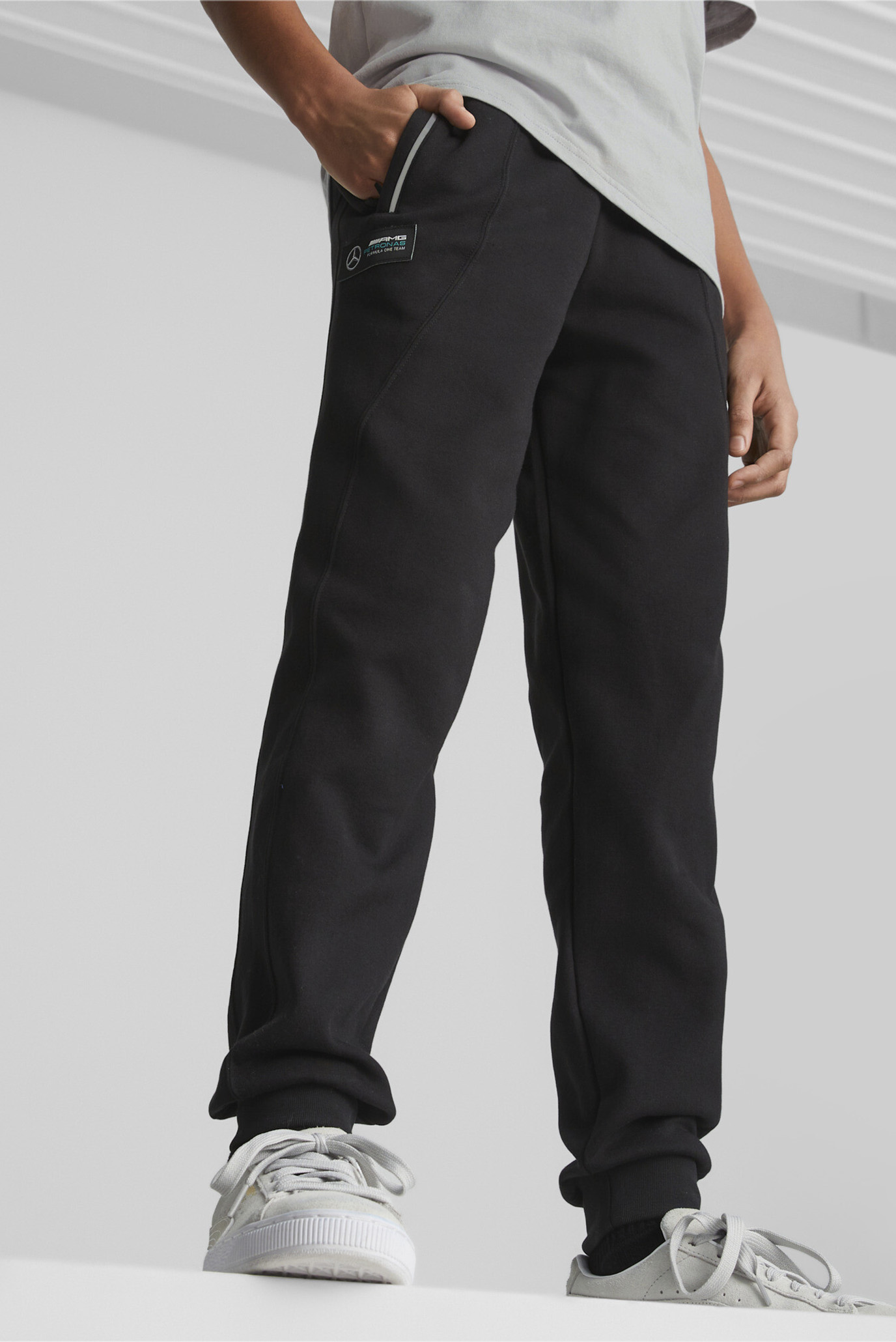 Детские черные спортивные брюки Mercedes-AMG Petronas Motorsport Sweatpants Youth 1