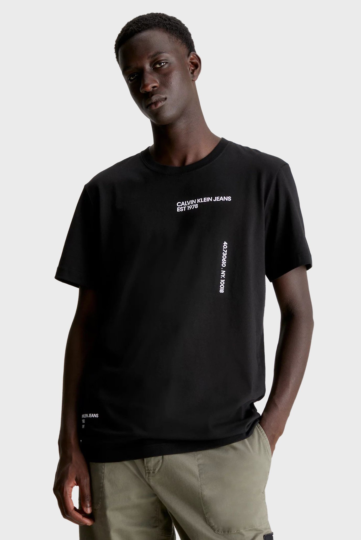 Чоловіча чорна футболка MULTIPLACEMENT TEXT 1