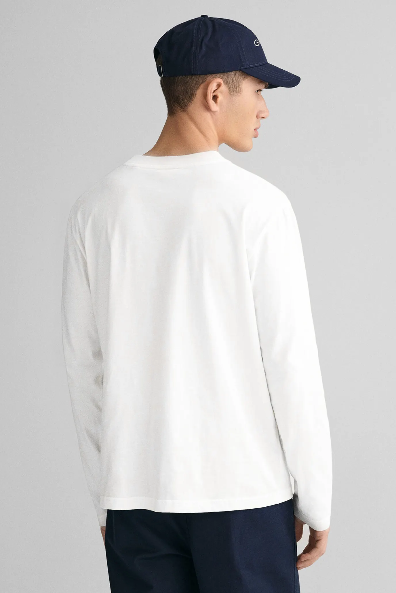 Чоловічий білий лонгслів REG TONAL SHIELD 3