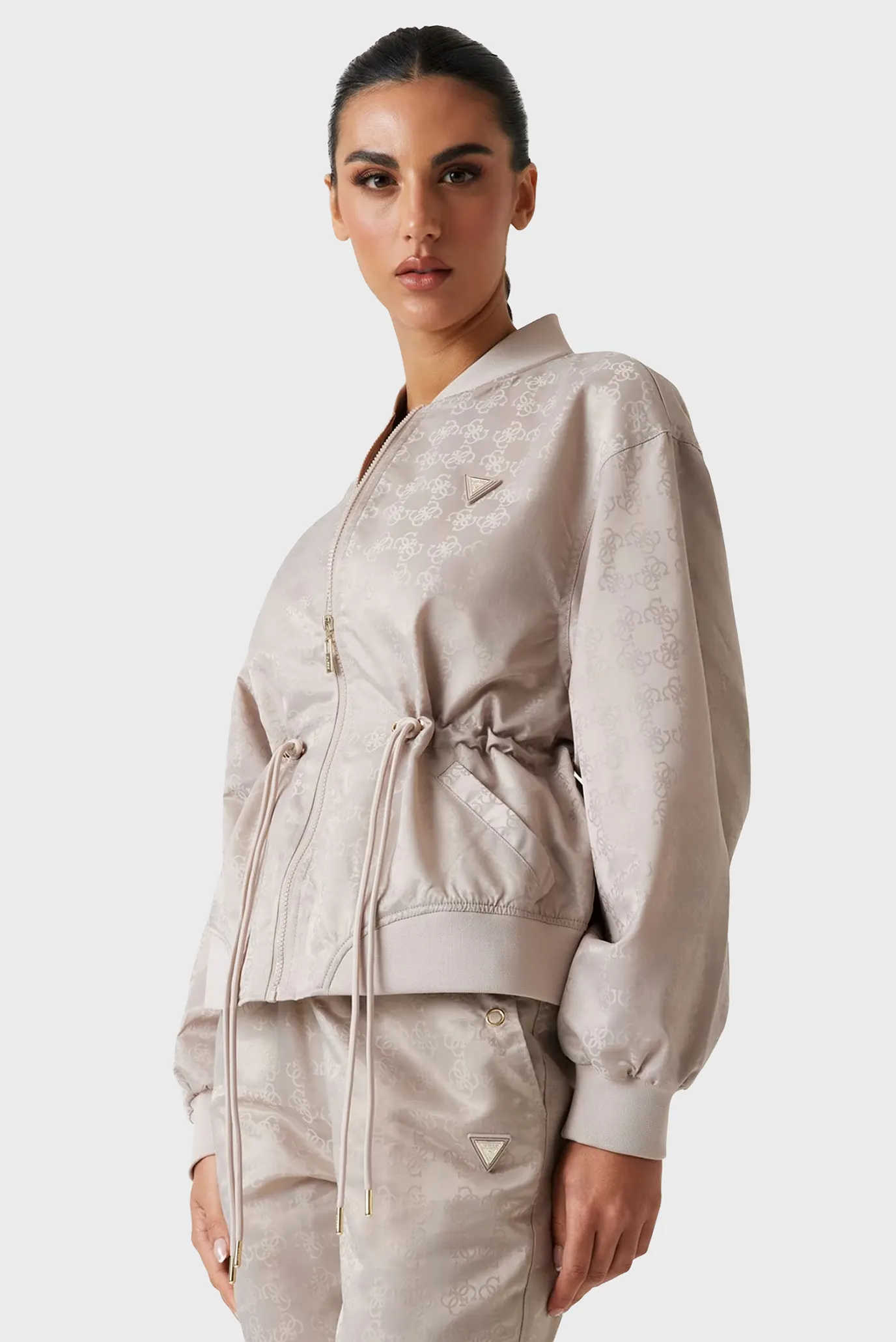 Жіночий бежевий бомбер з візерунком 1