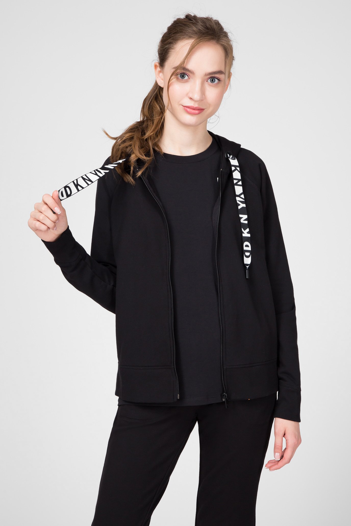 Женское черное худи Черный M DKNY DP9J8598 Женское черное худи Черный M DKNY DP9J8598