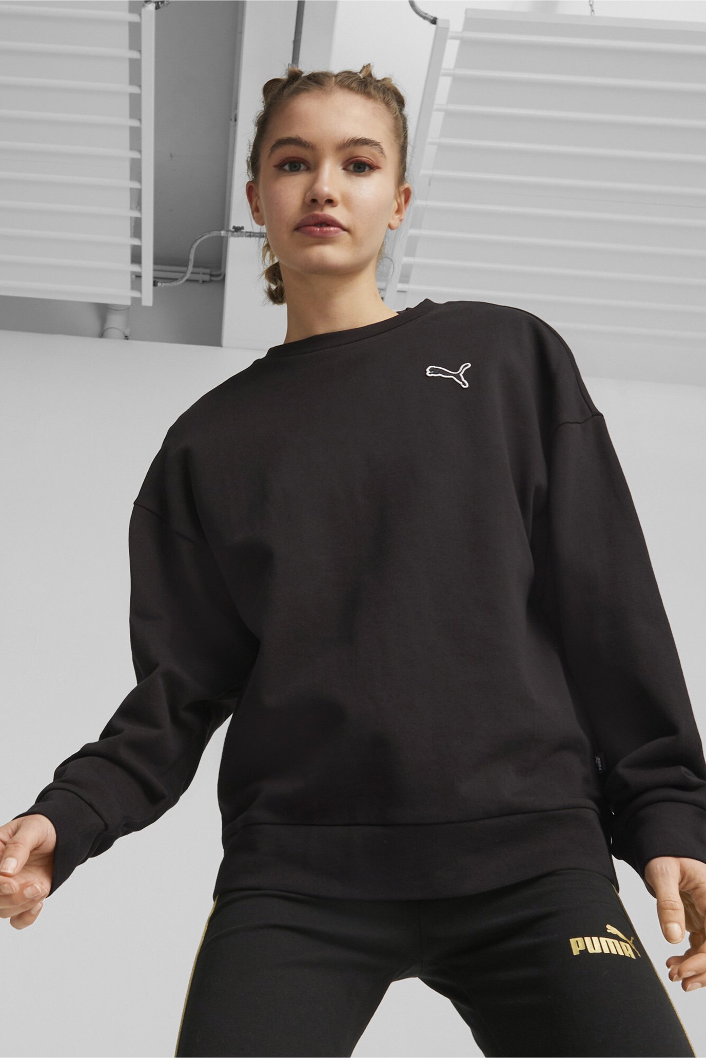Женский черный свитшот BETTER ESSENTIALS Women's Sweatshirt 1
