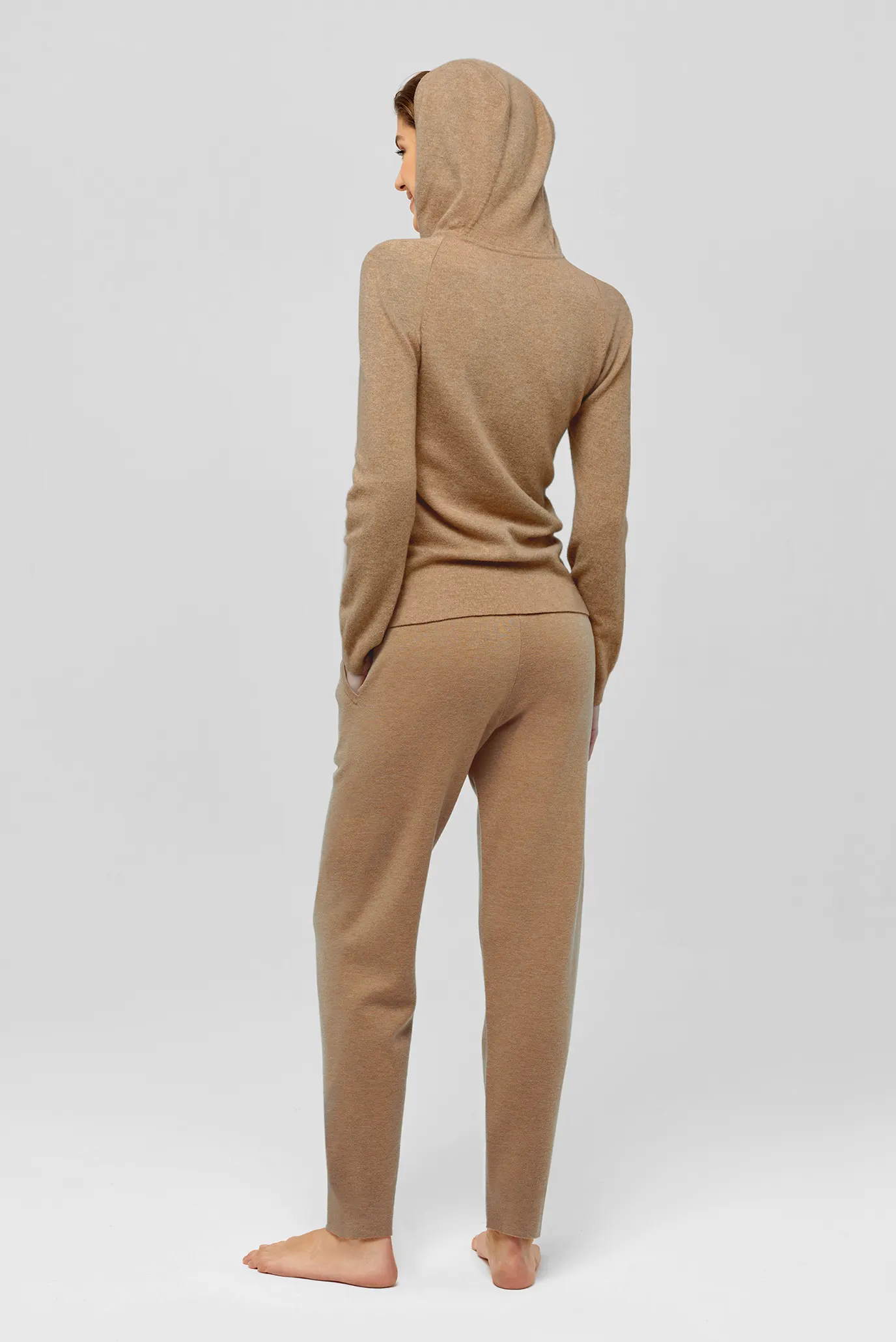 Жіноче бежеве вовняне худі 3