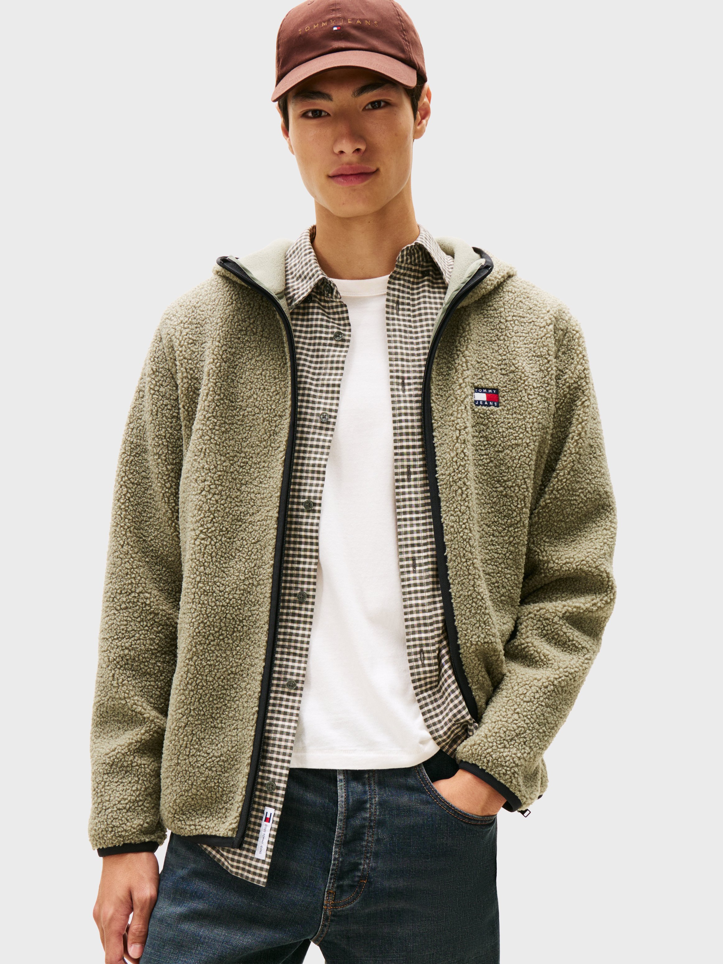 Мужское оливковое худи REG BADGE TEDDY ZIP Оливковый XL Tommy Jeans DM0DM19224 Мужское оливковое худи REG BADGE TEDDY ZIP Оливковый XL Tommy Jeans DM0DM19224