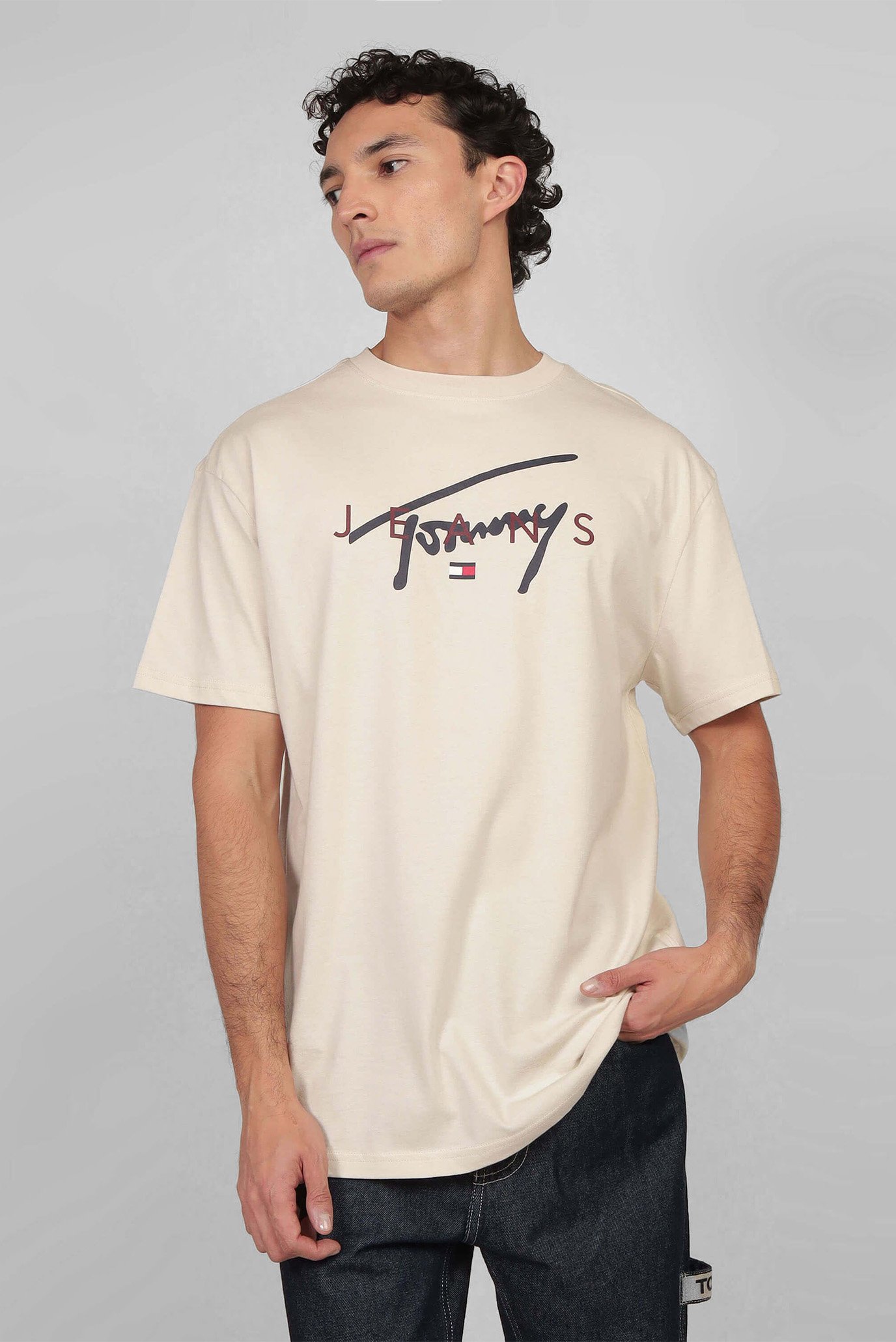 Мужская бежевая футболка TJM REG SIGNATURE TWIST TEE EXT 1