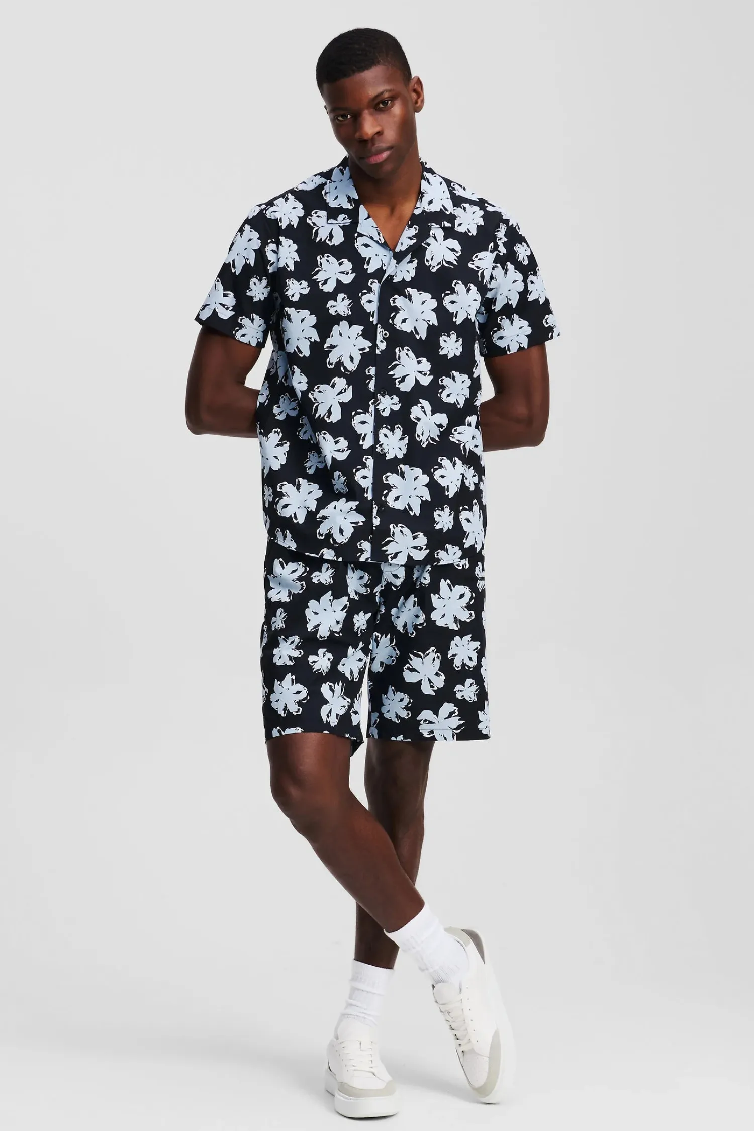 Мужская черная рубашка с узором 2