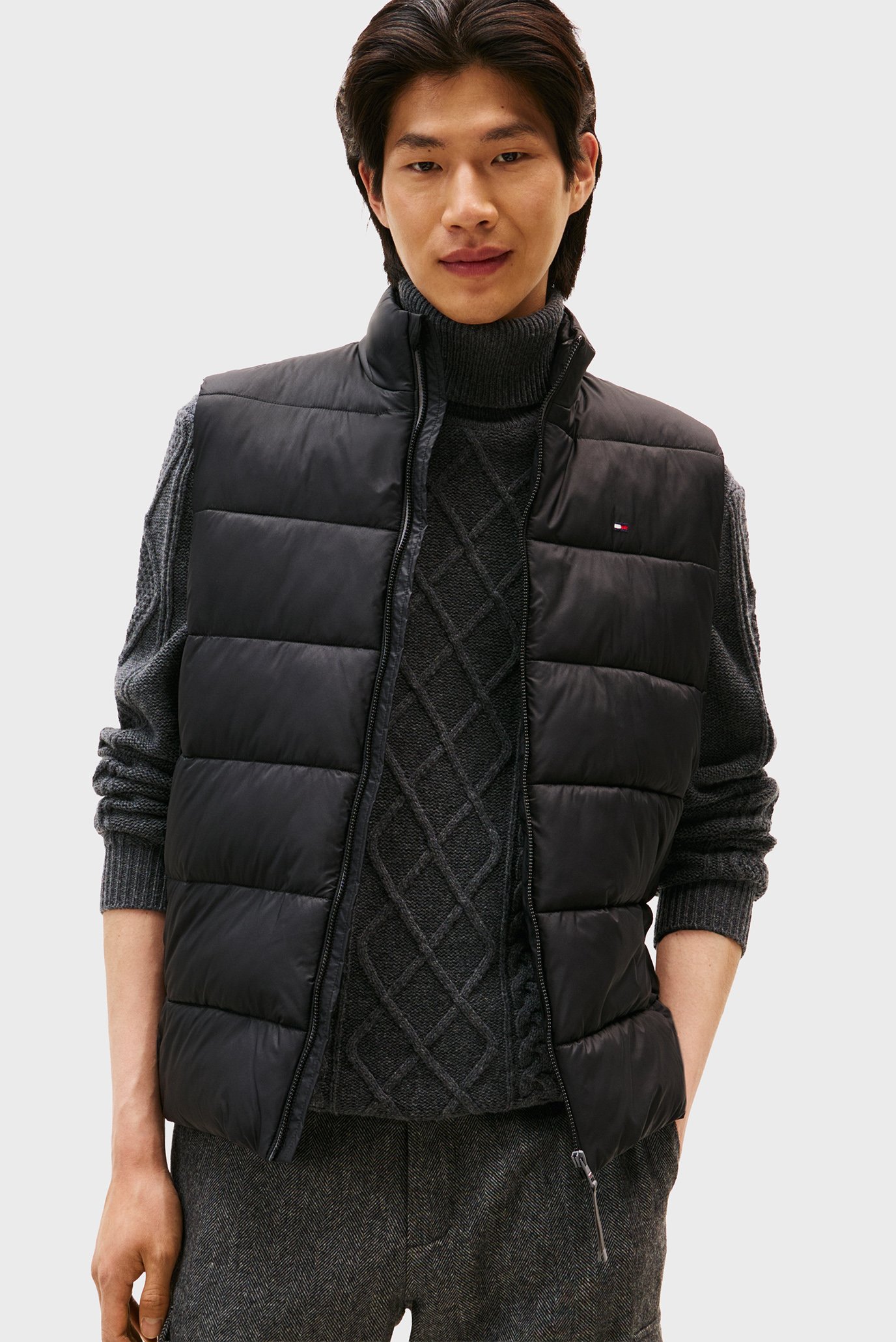 Мужской черный жилет MID WEIGHT Черный S Tommy Hilfiger MW0MW41981 Мужской черный жилет MID WEIGHT Черный S Tommy Hilfiger MW0MW41981