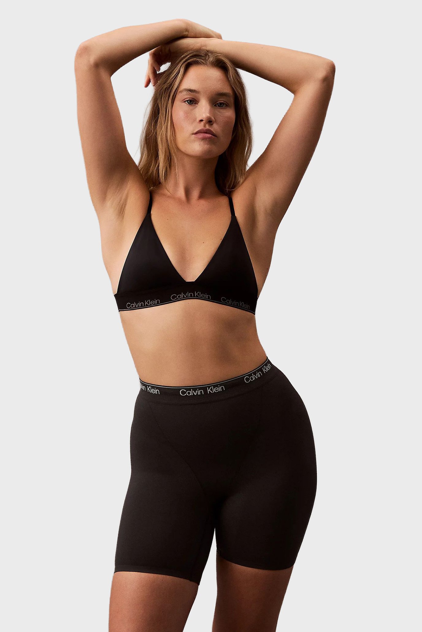 Женские черные моделирующие шорты SEAMLESS THIGH Черный XL Calvin Klein LV00QF8324 Женские черные моделирующие шорты SEAMLESS THIGH Черный XL Calvin Klein LV00QF8324