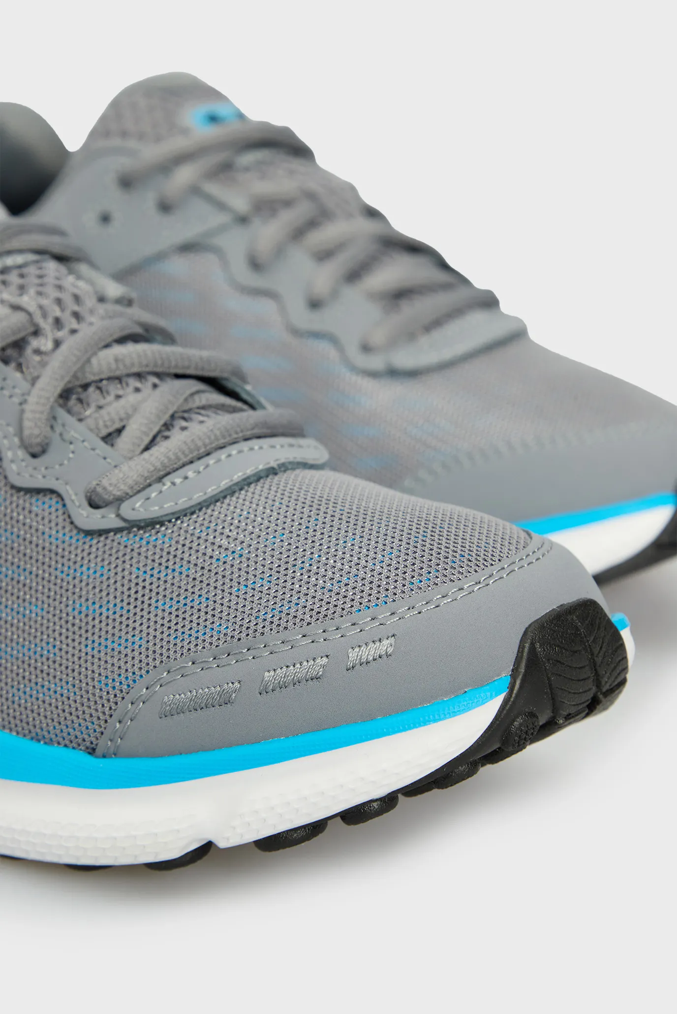 Дитячі сірі кросівки UA BGS Assert 10 2