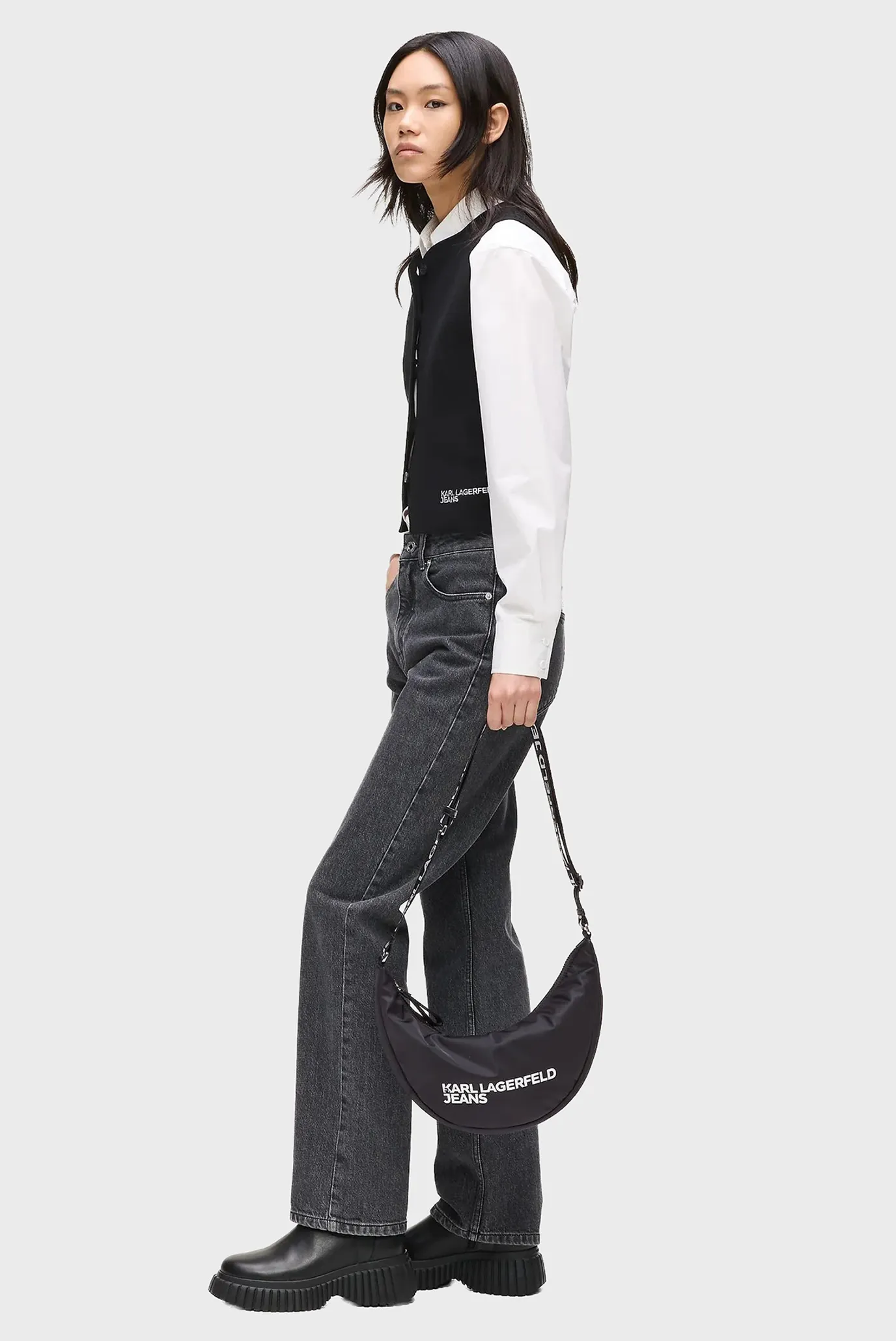 Жіноча чорна сумка essential 2