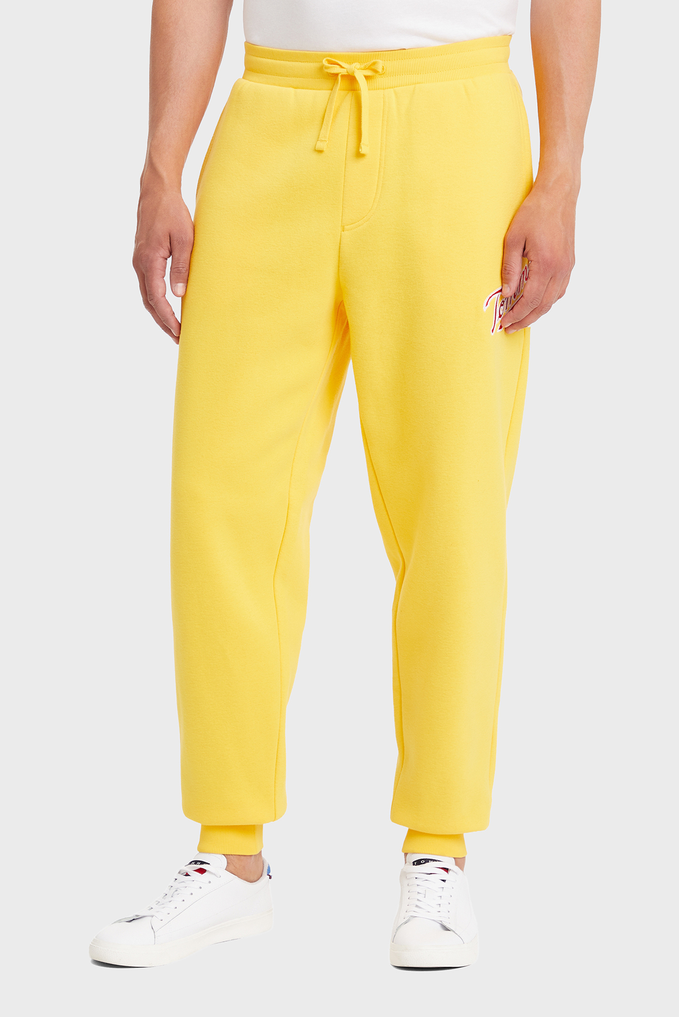 Мужские желтые спортивные брюки TJM RLXD COLLEGE 85 SWEATPANT Желтый M Tommy Jeans DM0DM15807 Мужские желтые спортивные брюки TJM RLXD COLLEGE 85 SWEATPANT Желтый M Tommy Jeans DM0DM15807
